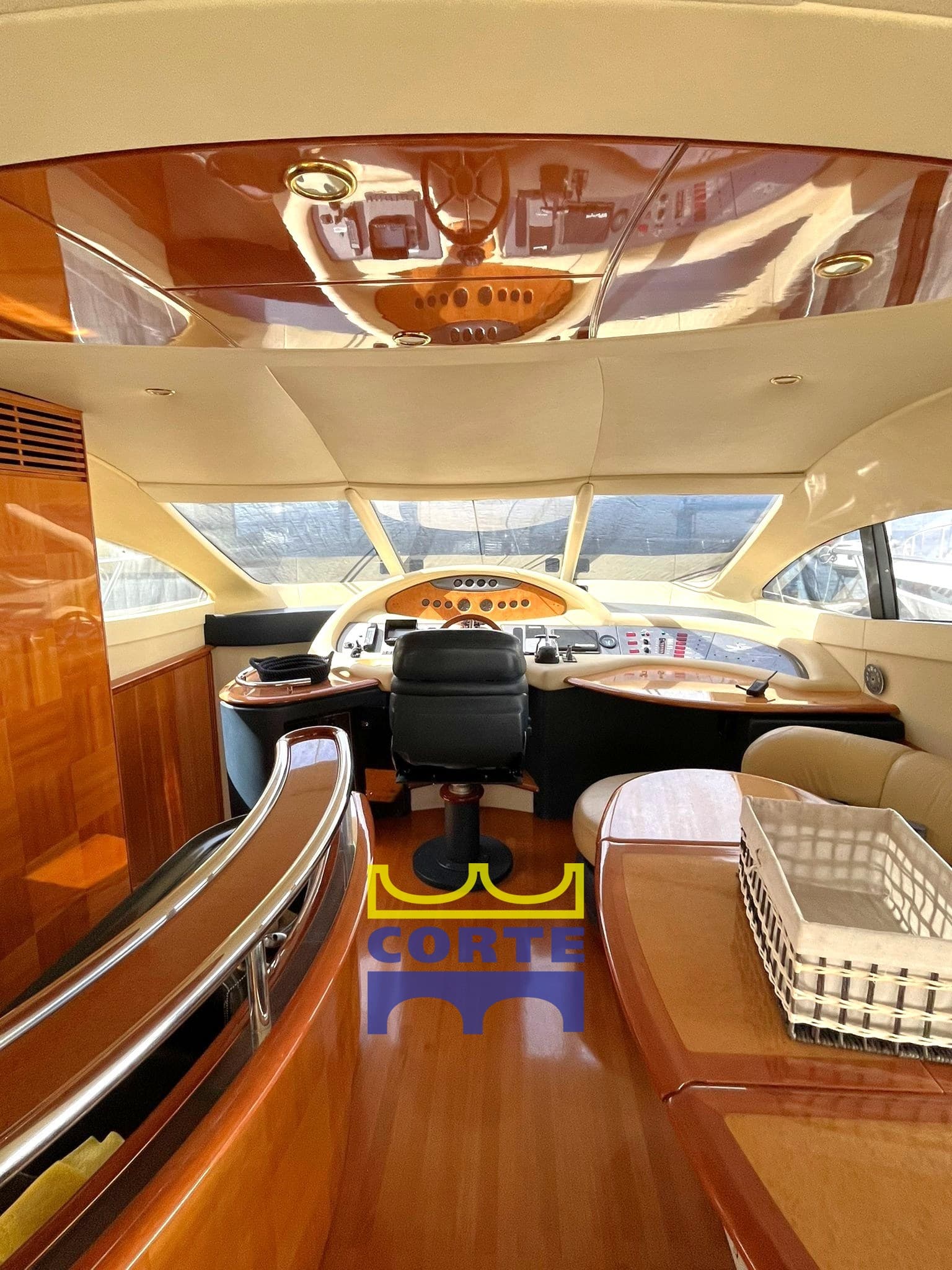 Azimut 62 used - hero image 6
