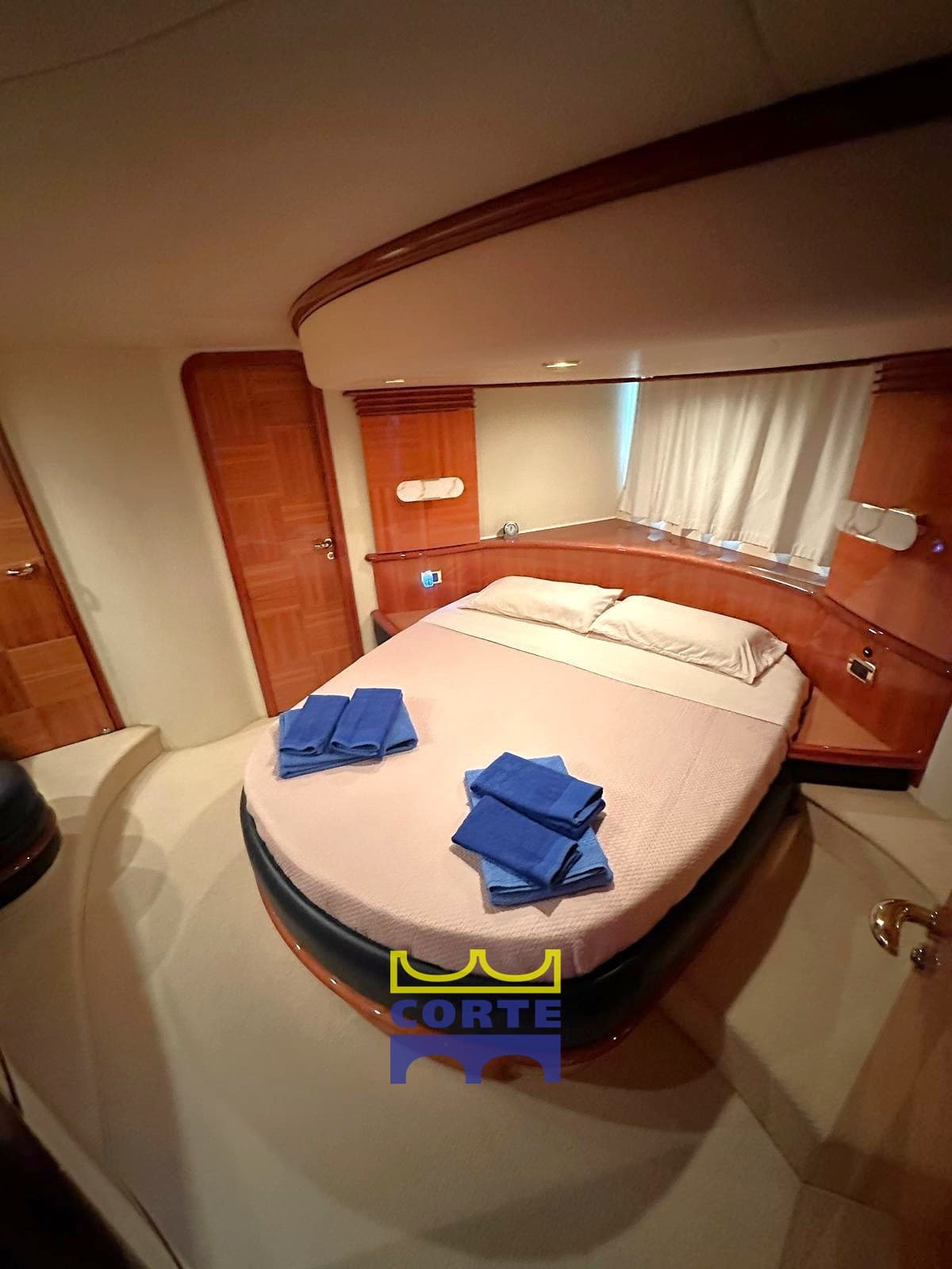 Azimut 62 used - hero image 9