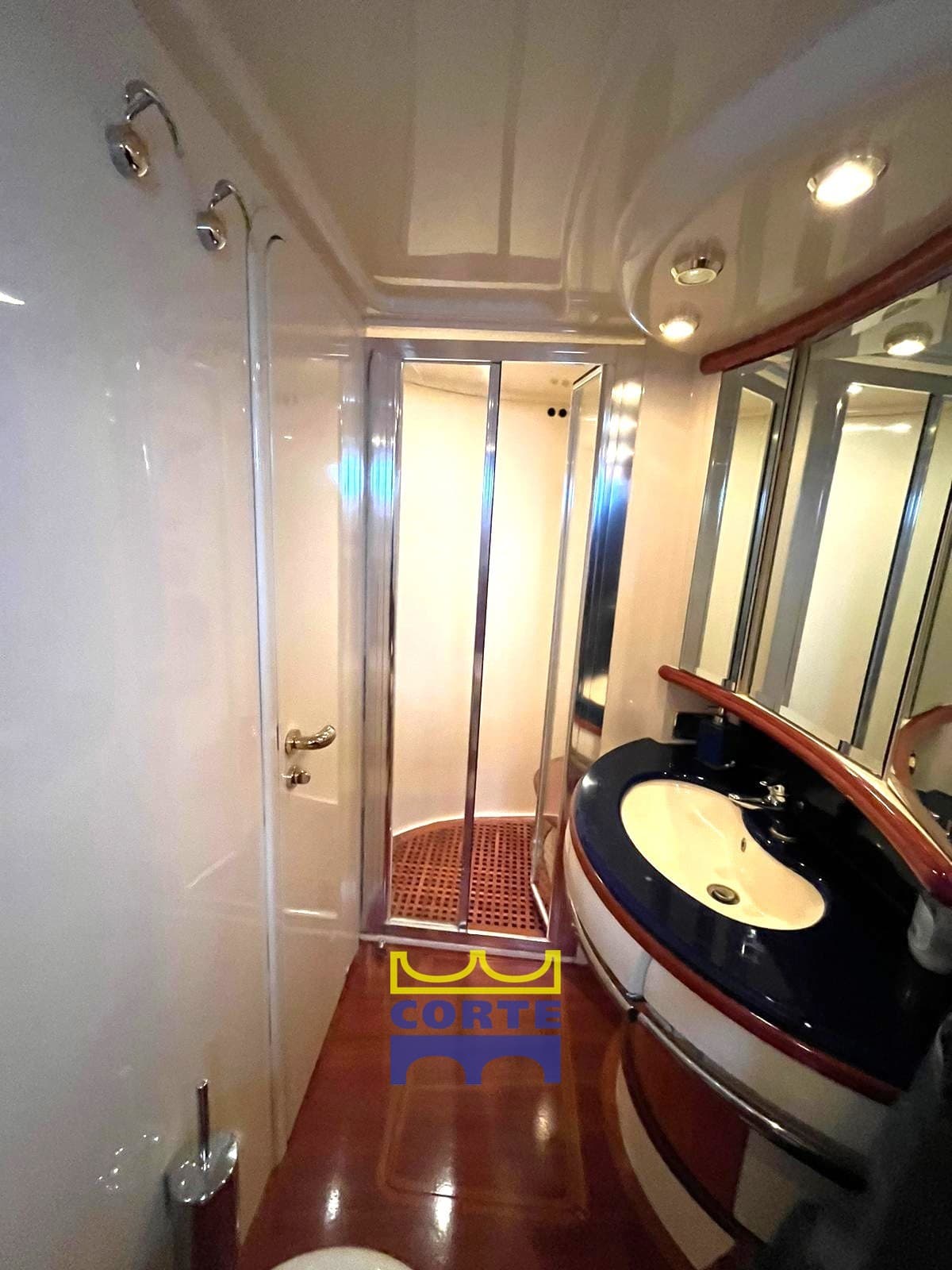 Azimut 62 used - hero image 12