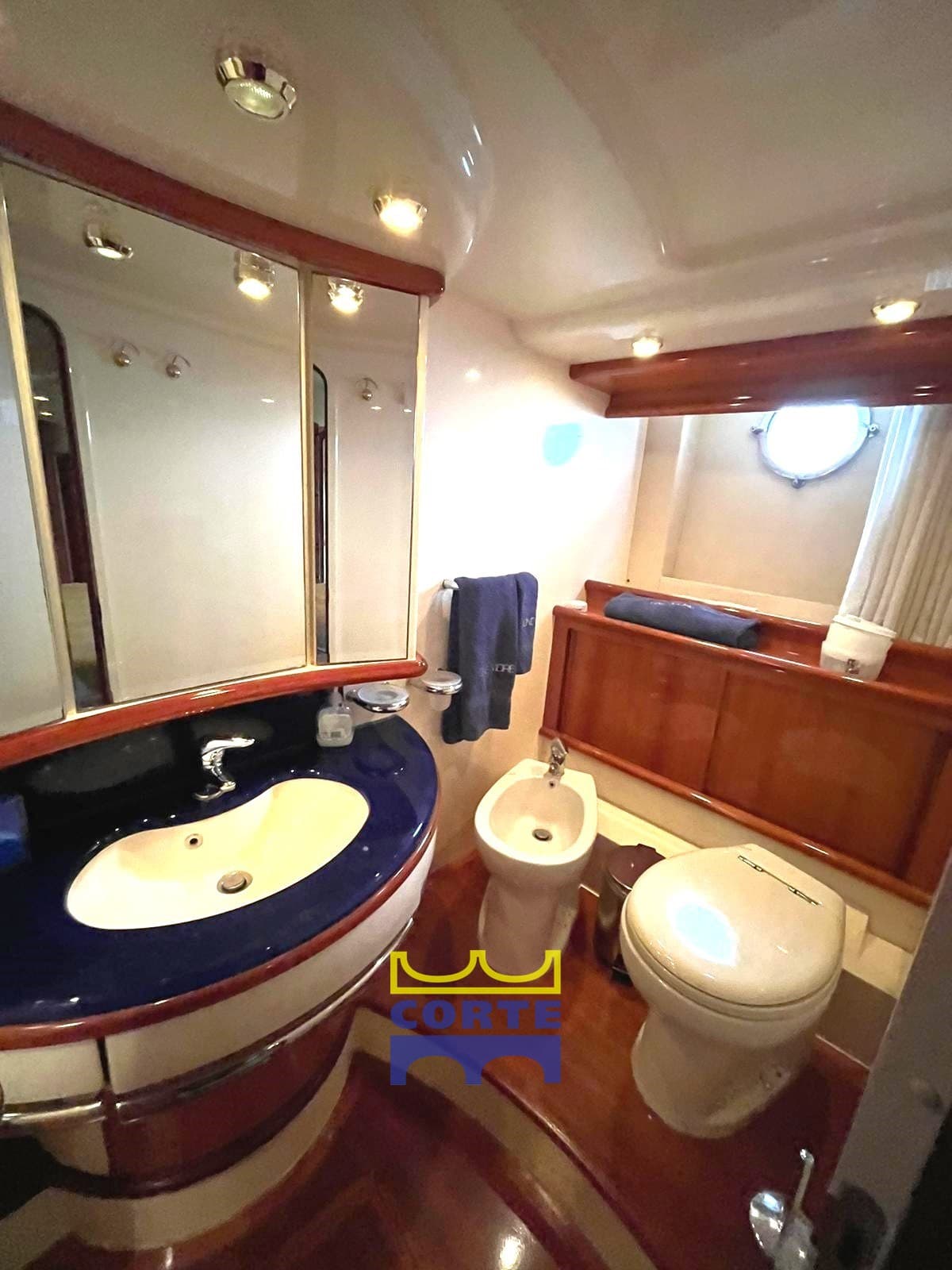 Azimut 62 used - hero image 13