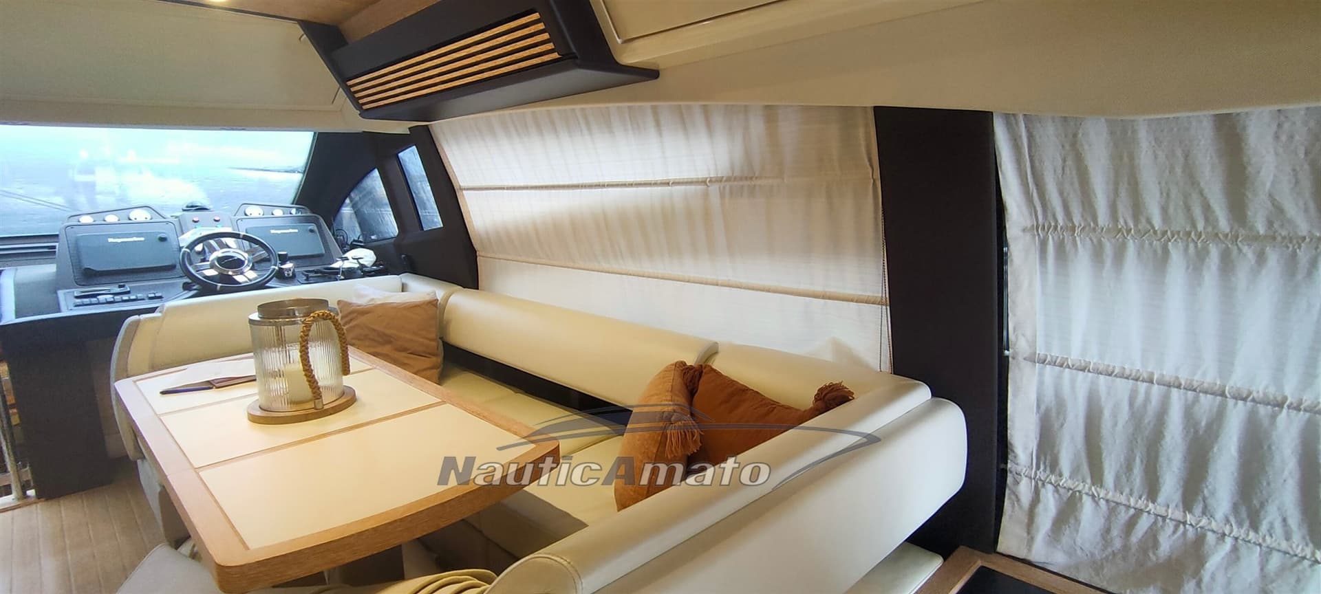 Azimut 64 Flybridge - Deck View Azimut 64 Flybridge - Deck View