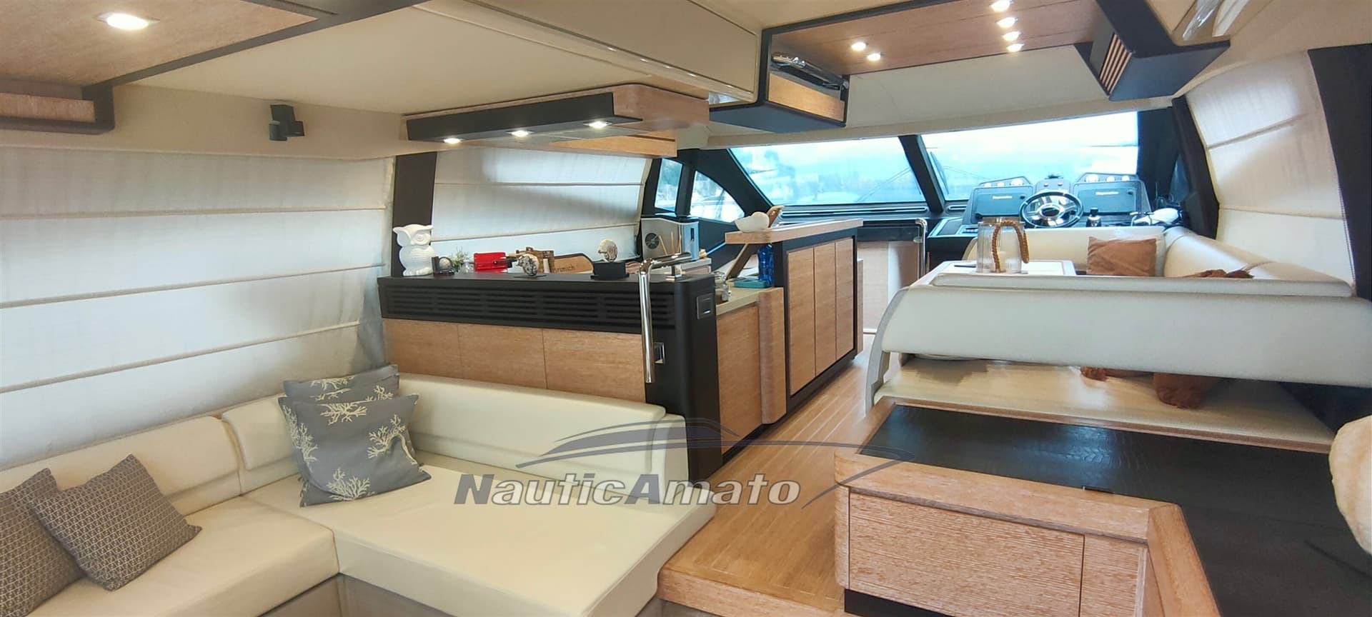 Azimut 64 Flybridge - Interior View Azimut 64 Flybridge - Interior View
