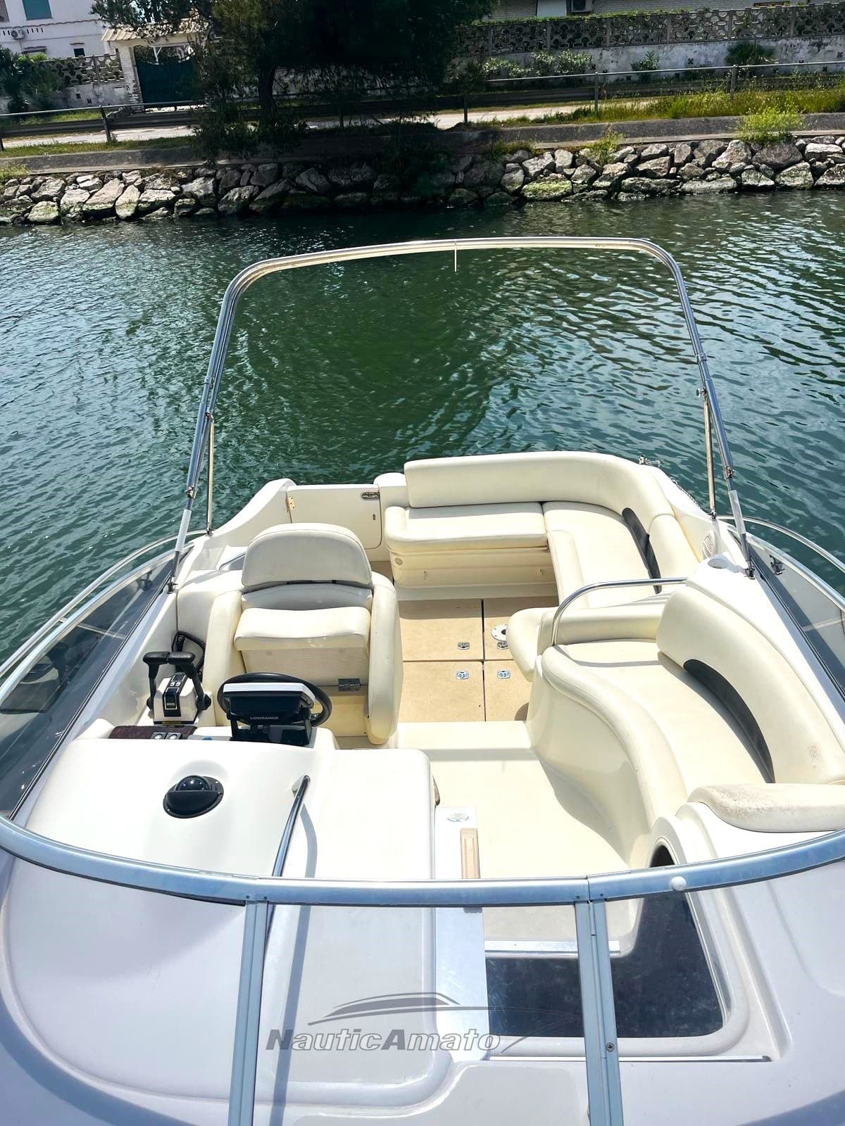 Cranchi Zaffiro 28 - Deck View Cranchi Zaffiro 28 - Deck View