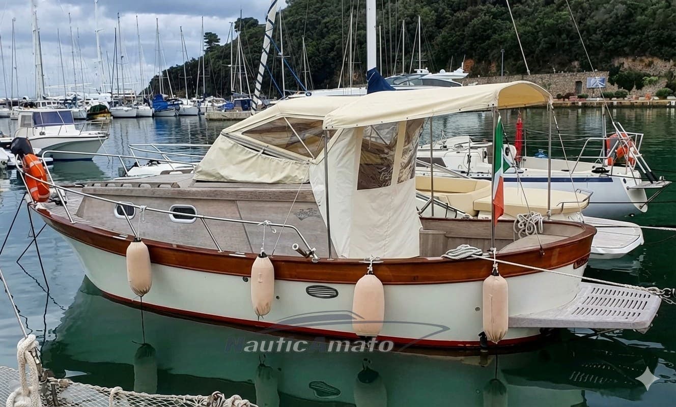 Bani 7.60 Semicabinato - Detail View 1 Bani 7.60 Semicabinato - Detail View 1