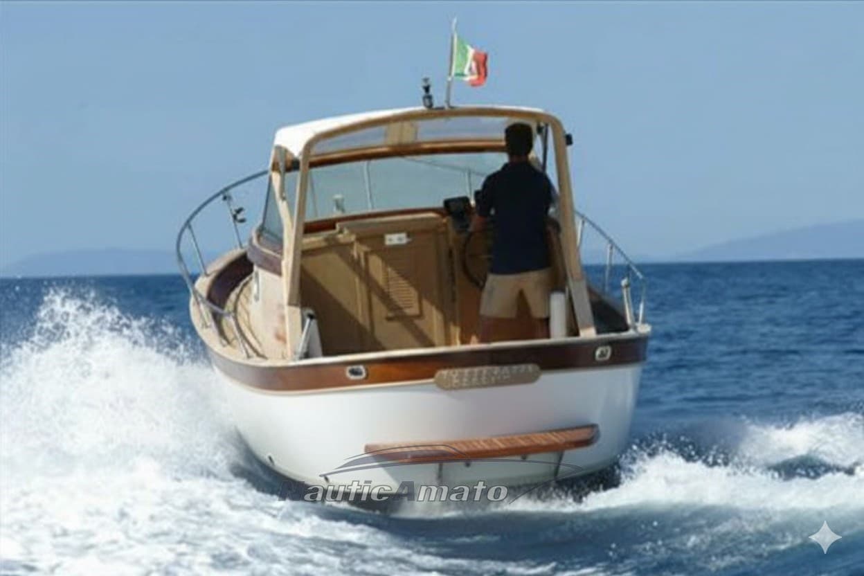 Bani 7.60 Semicabinato - Interior View Bani 7.60 Semicabinato - Interior View