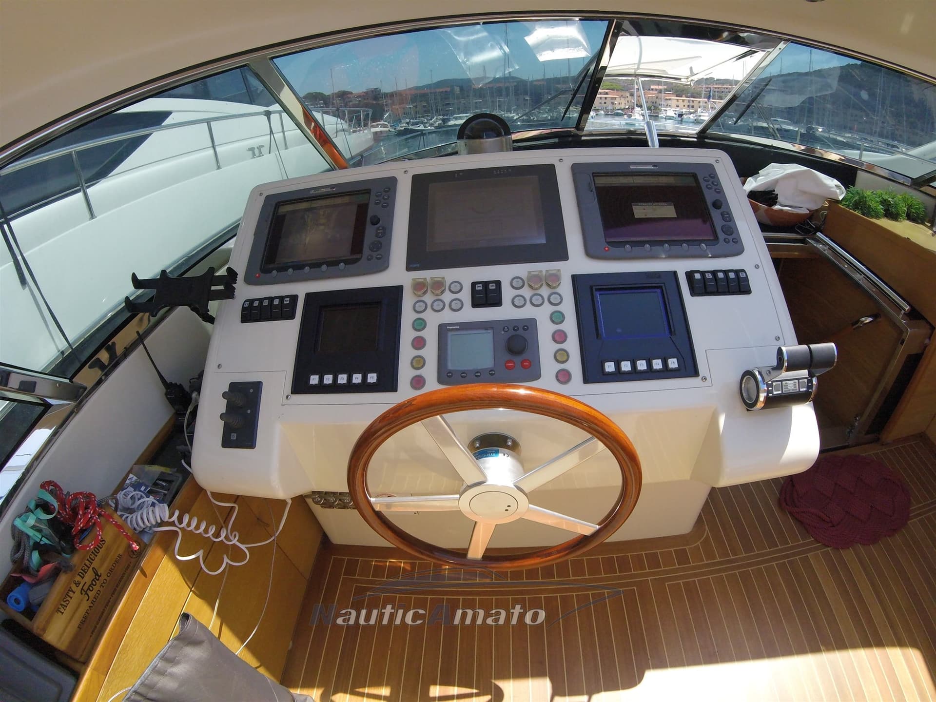 Magnum Marine 53' HT 3 Cabine usato - foto hero 10