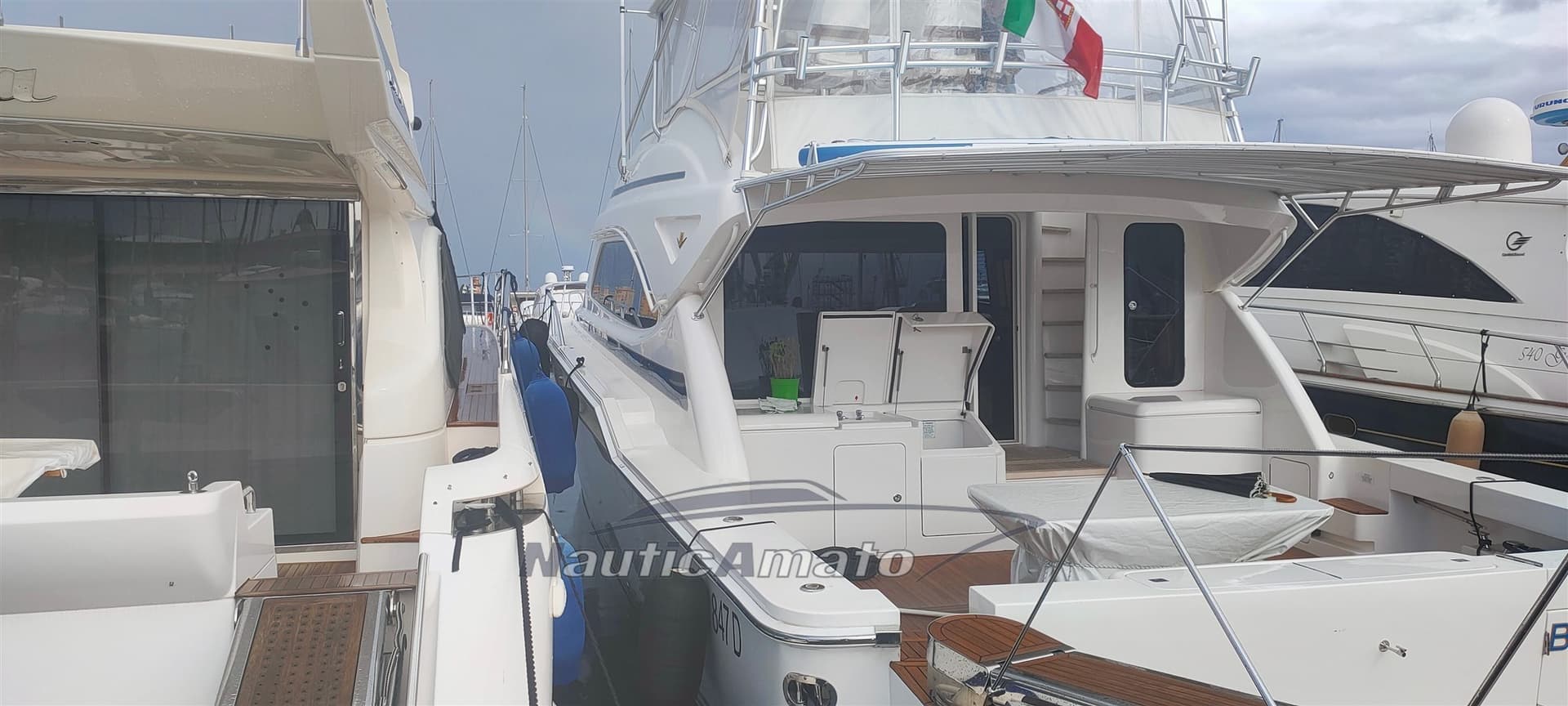 Bertram Yacht 630 Convertible d'occasion - image hero 3