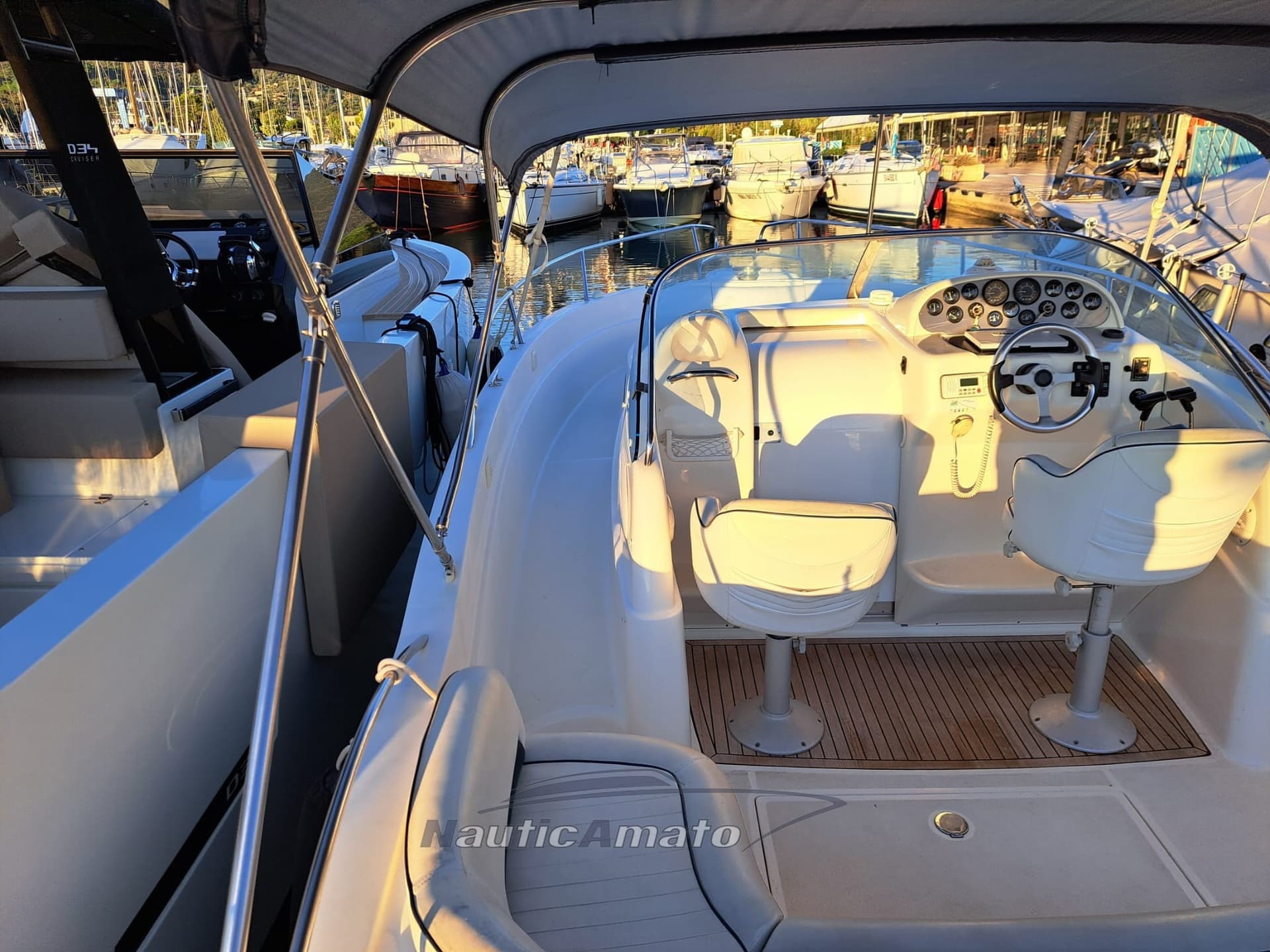 Scarani Scarani 29 Day Cruiser - Interior View Scarani Scarani 29 Day Cruiser - Interior View