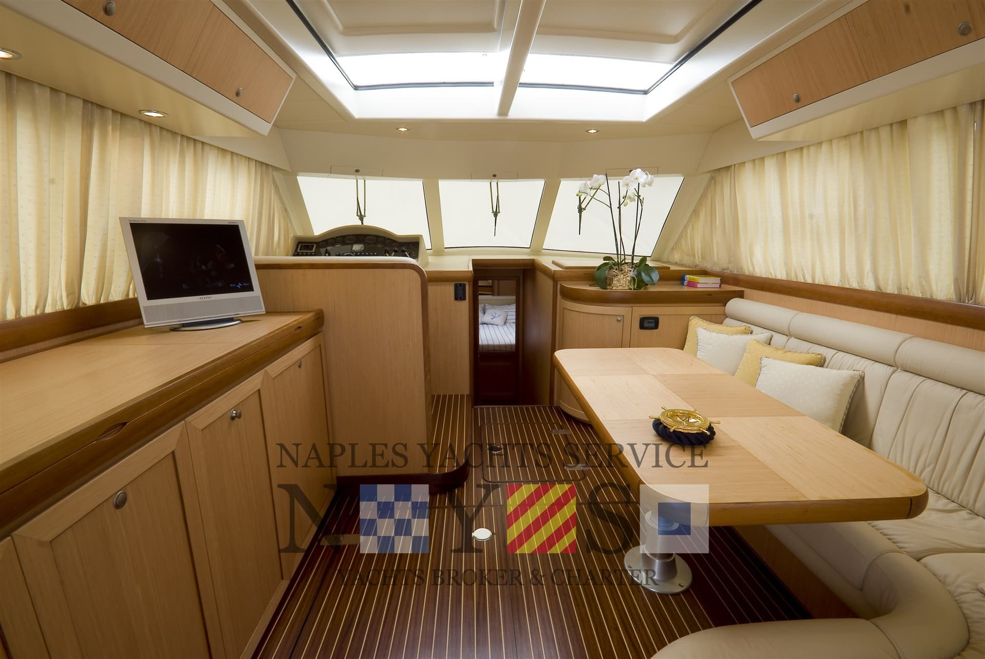 Solare Solare 43 - Deck View Solare Solare 43 - Deck View