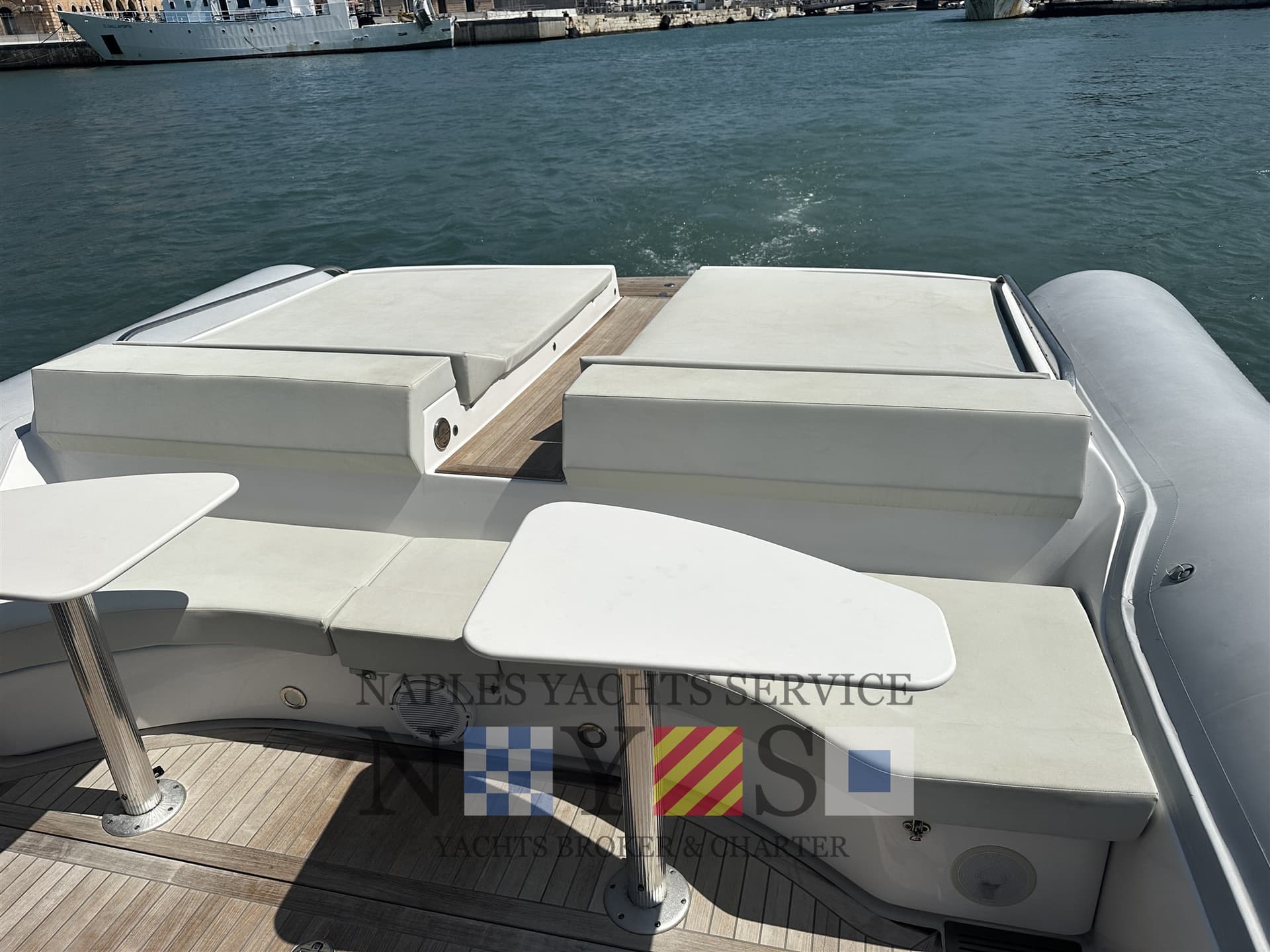 Magazzù Mx-13 Gran Coupè - Deck View Magazzù Mx-13 Gran Coupè - Deck View