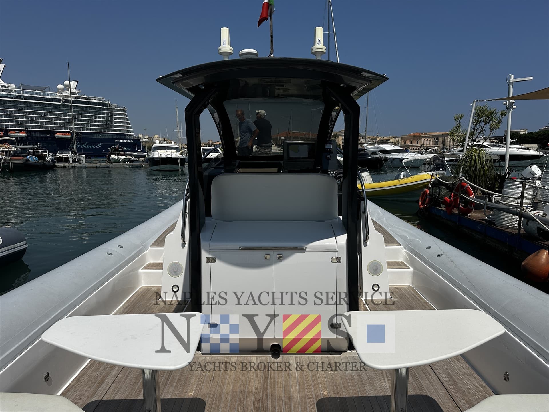 Magazzù Mx-13 Gran Coupè - Detail View 1 Magazzù Mx-13 Gran Coupè - Detail View 1