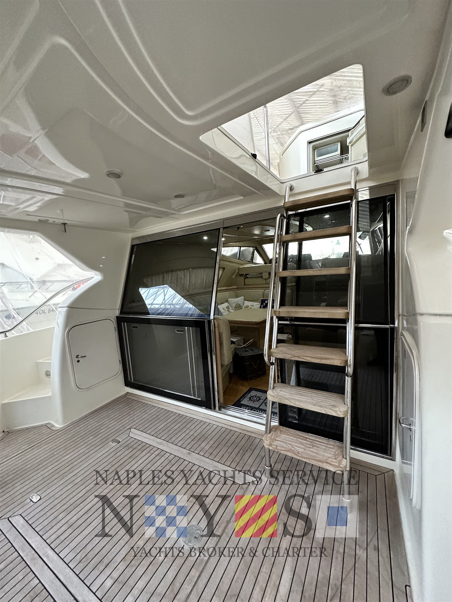 Ferretti Yachts 460 - Deck View Ferretti Yachts 460 - Deck View