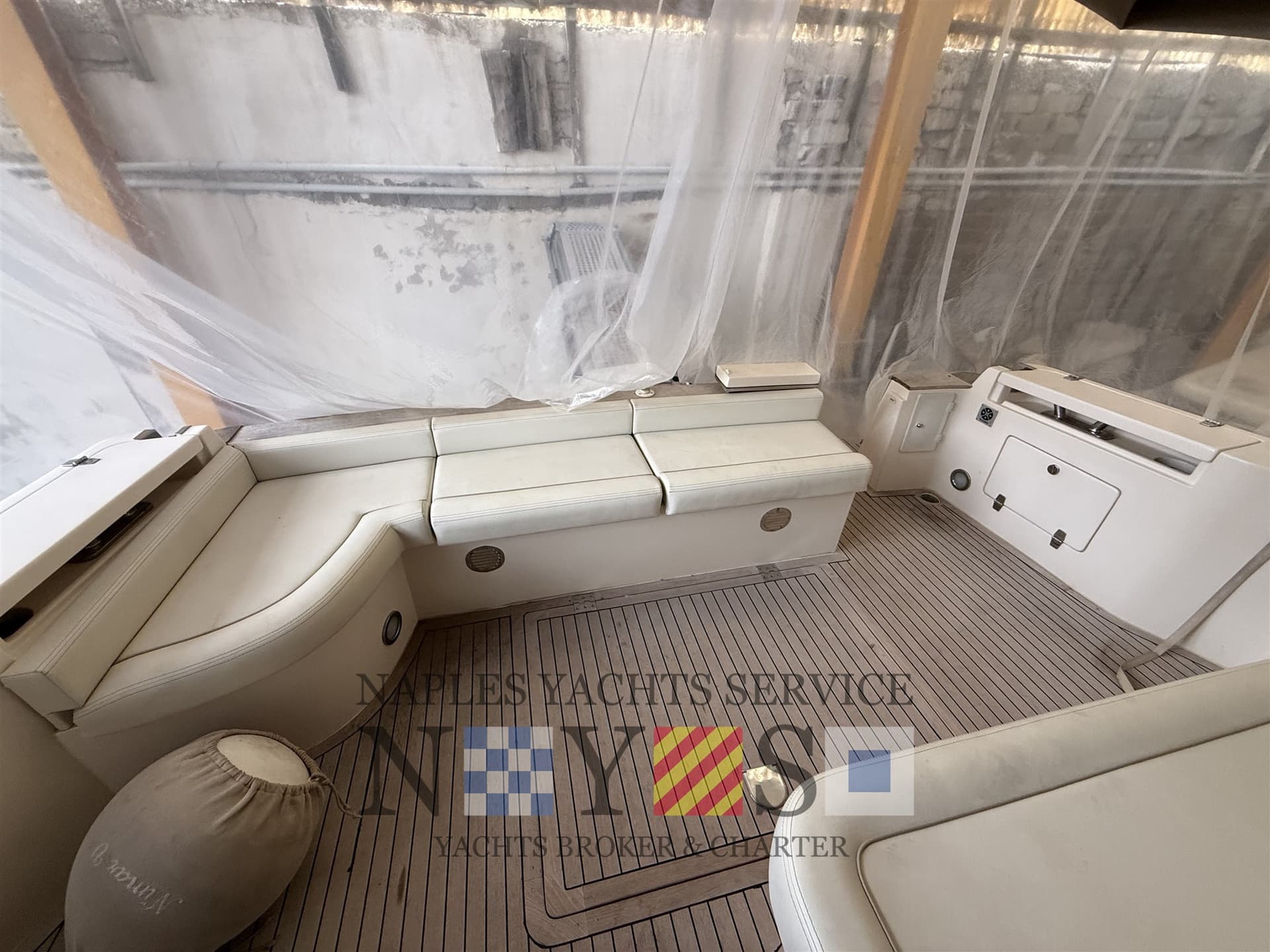 Cayman 38 Wa - Deck View Cayman 38 Wa - Deck View