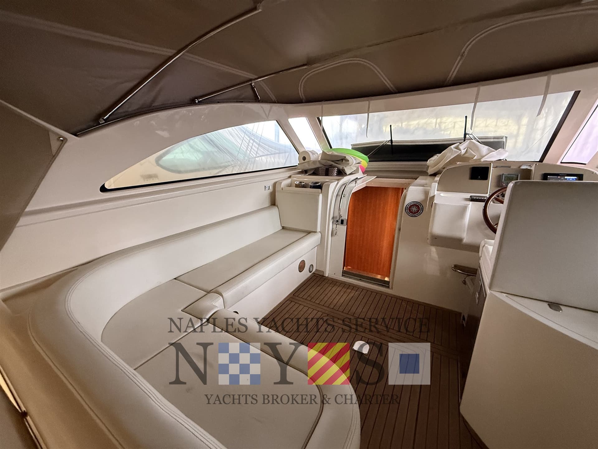 Cayman 38 Wa used - detail 2