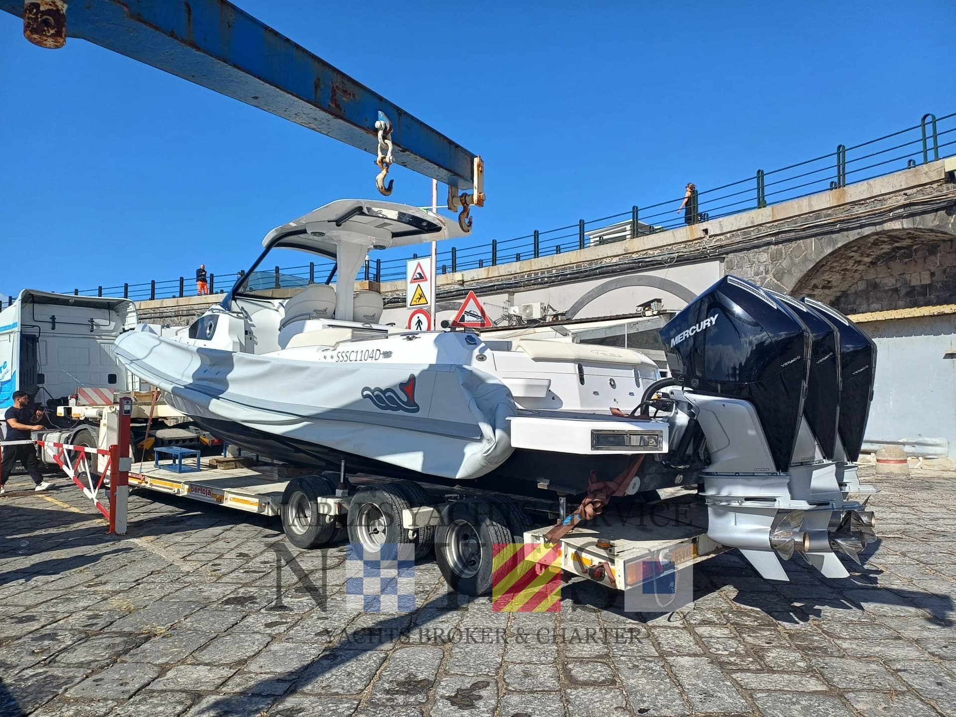 Mv Marine Mito 40 - Deck View Mv Marine Mito 40 - Deck View