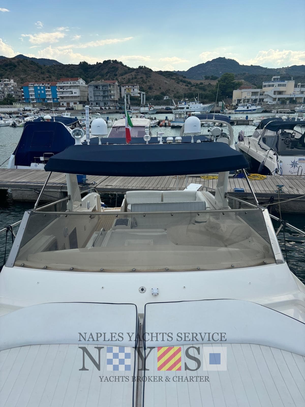 Gagliotta Camaro Even 42 - Deck View Gagliotta Camaro Even 42 - Deck View