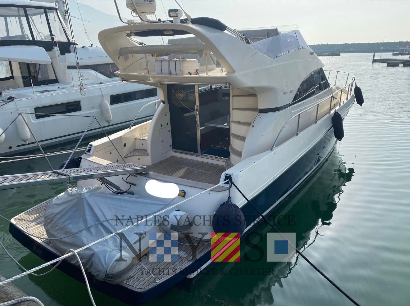 Cayman 42 Fly used - detail 1