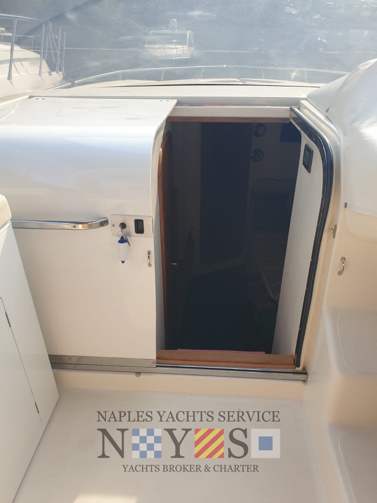 Airon Marine 345 - Deck View Airon Marine 345 - Deck View