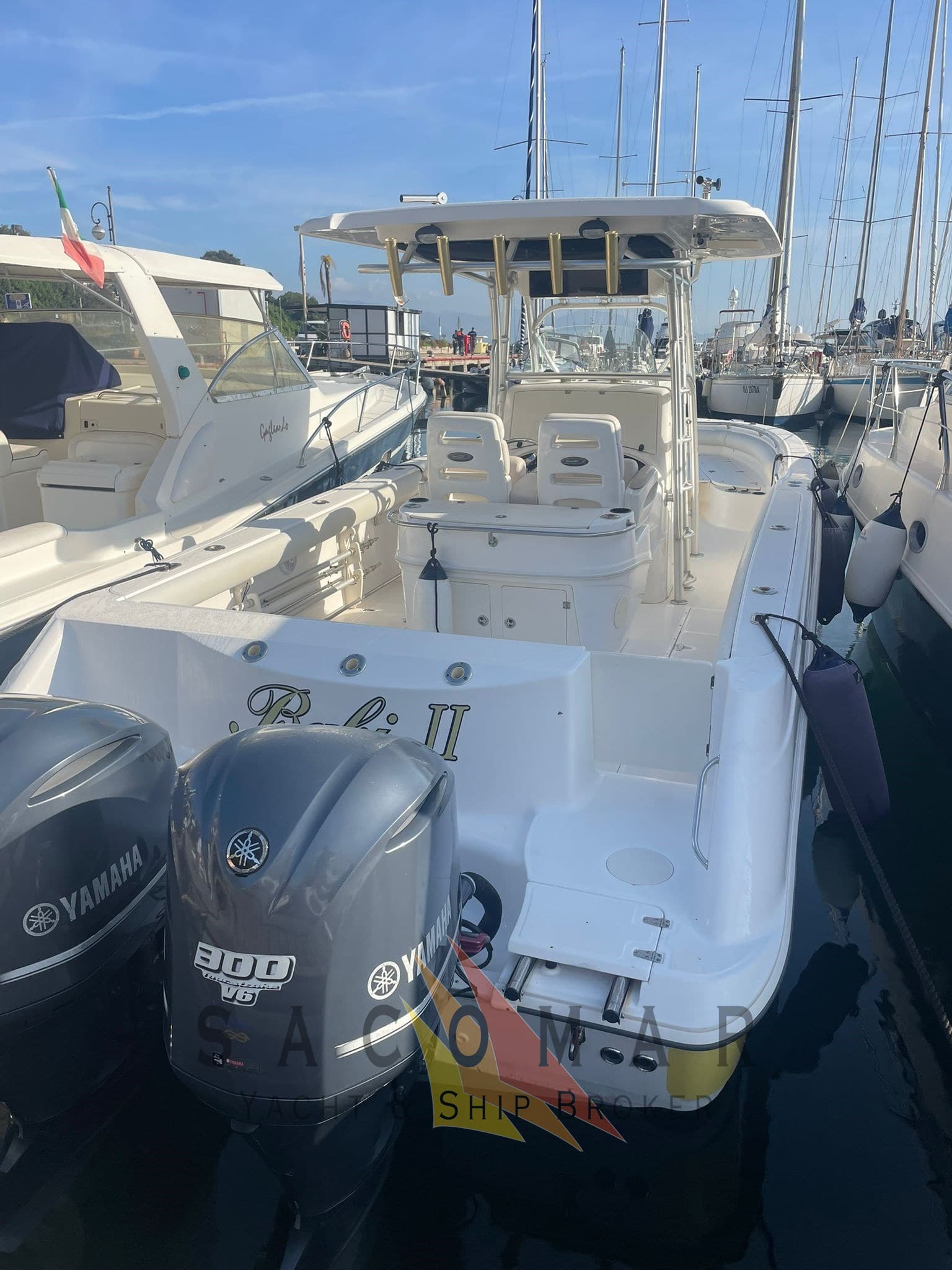 Boston Whaler Outrage 320 - Detail View 1 Boston Whaler Outrage 320 - Detail View 1