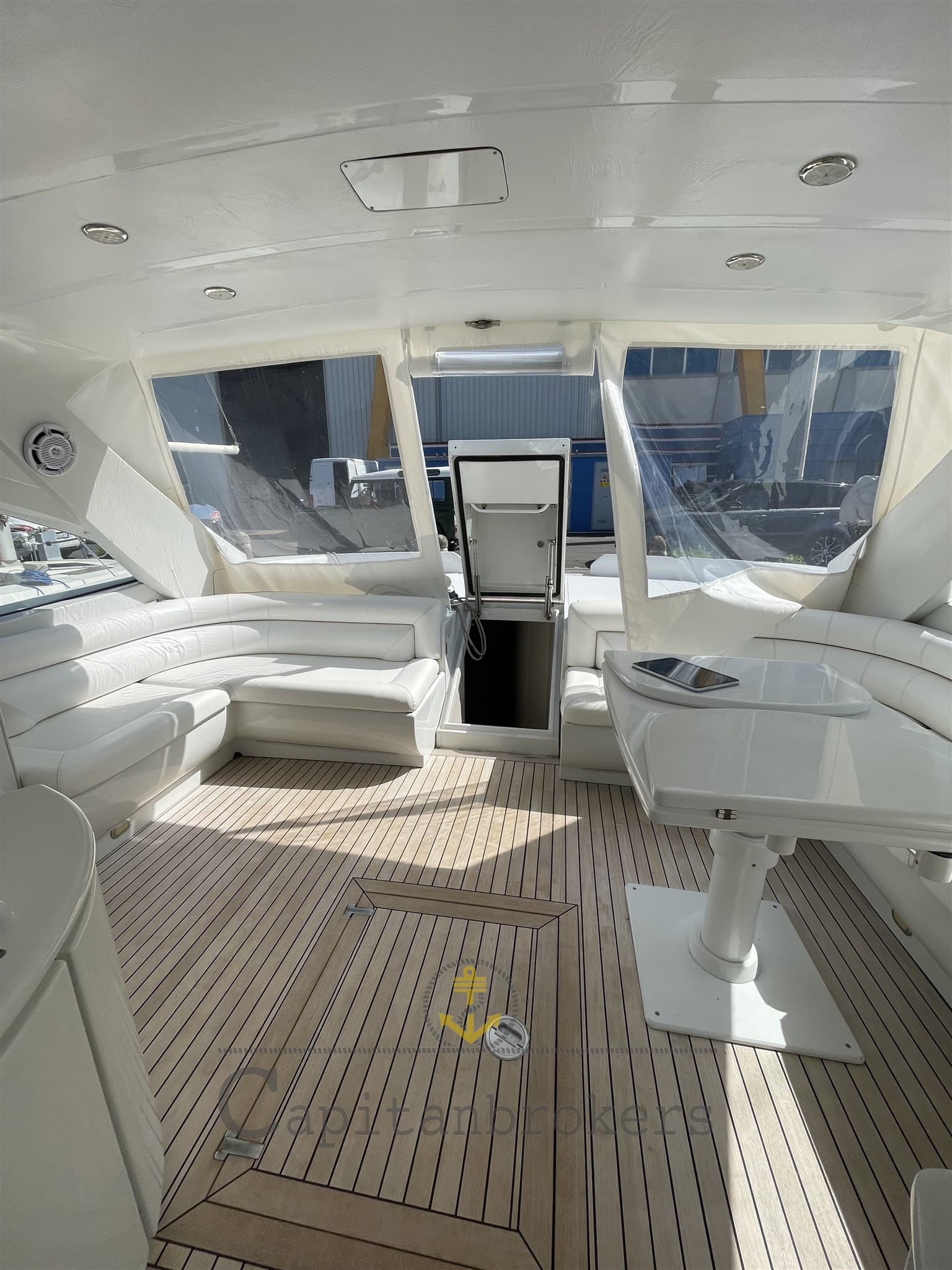 Pershing Pershing 54' - Interior View Pershing Pershing 54' - Interior View