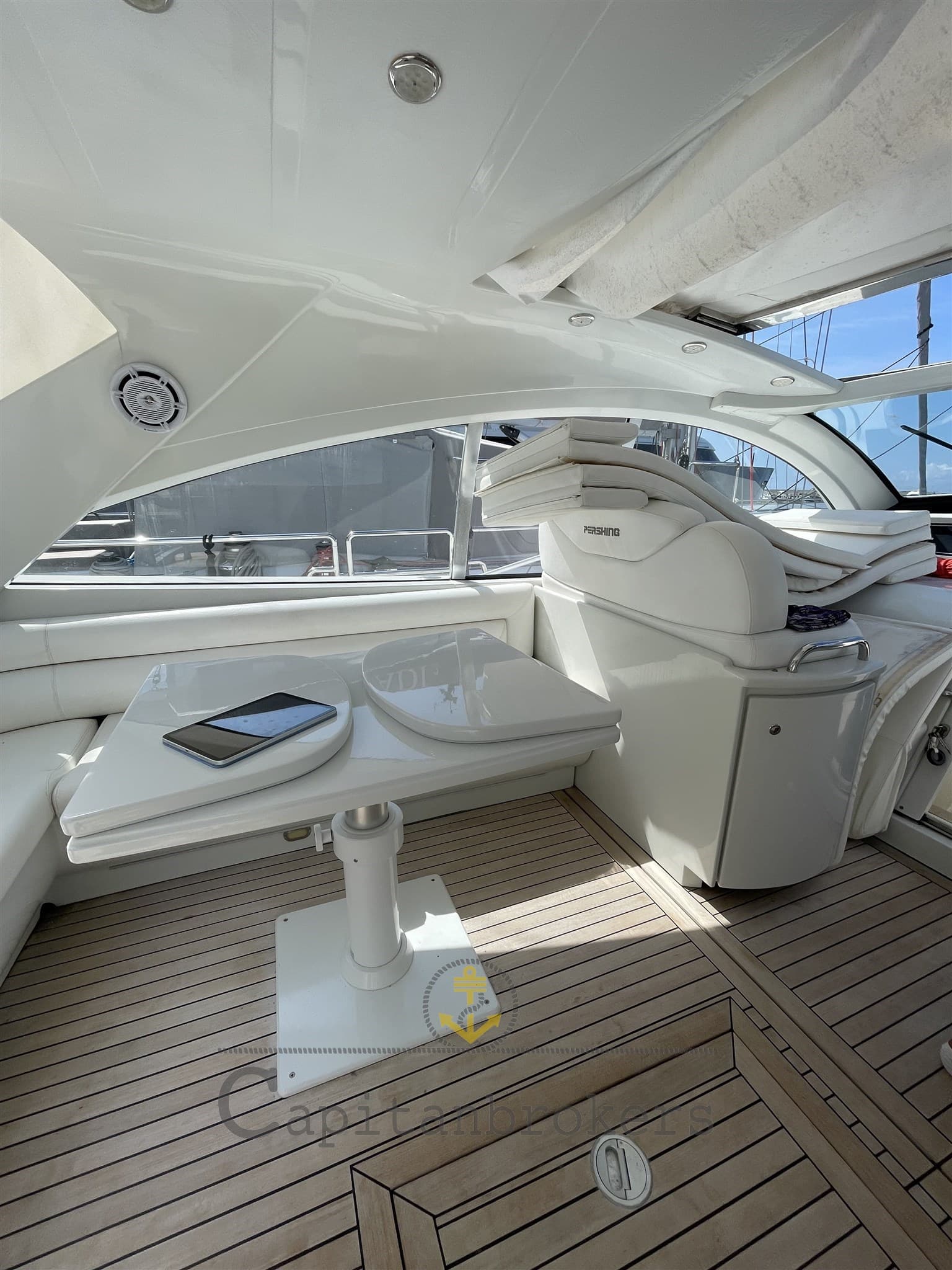 Pershing Pershing 54' - Deck View Pershing Pershing 54' - Deck View