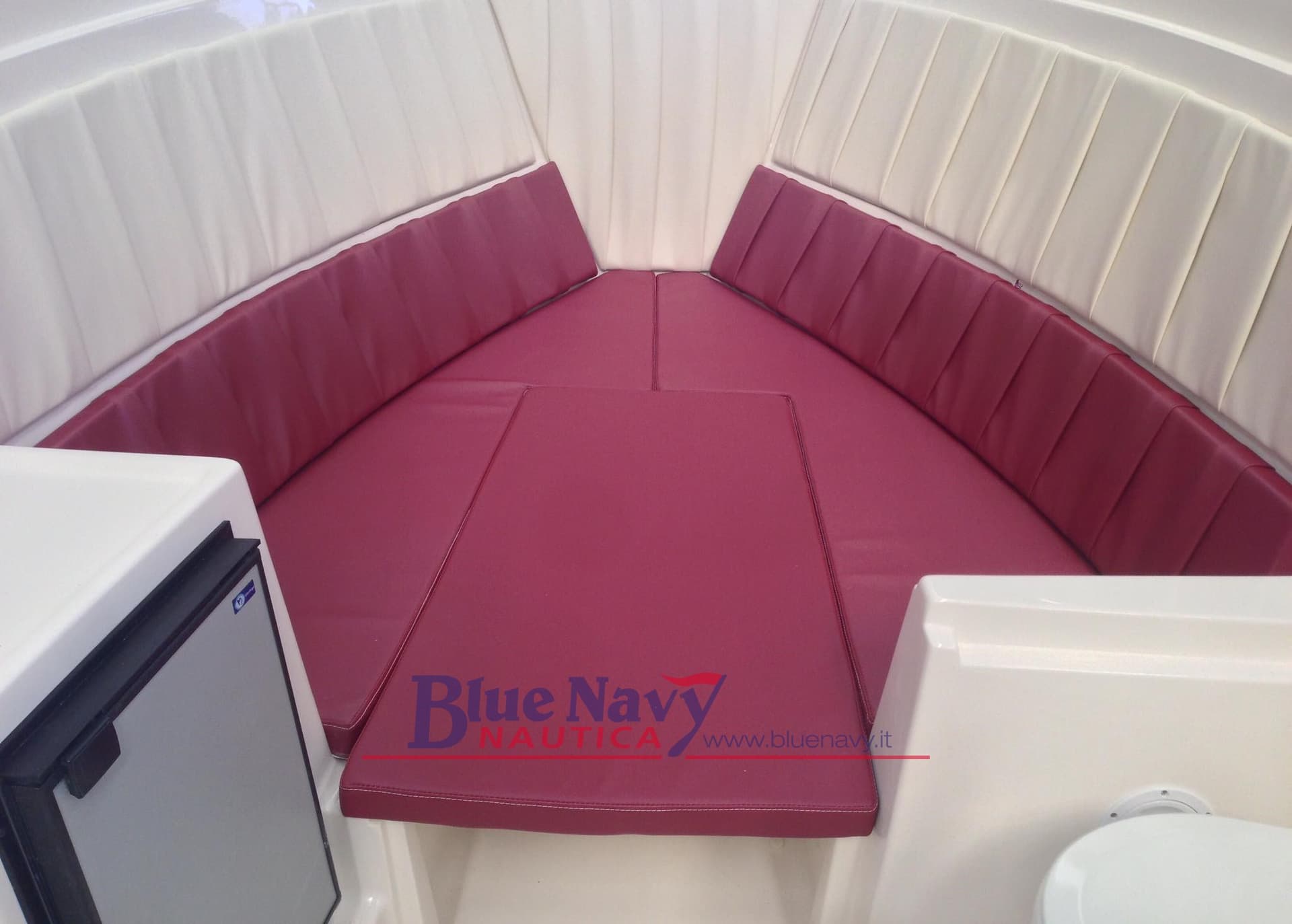 Ranieri Evo 23 - Barca Di 7,3mt (2posti Letto) - Interior View Ranieri Evo 23 - Barca Di 7,3mt (2posti Letto) - Interior View