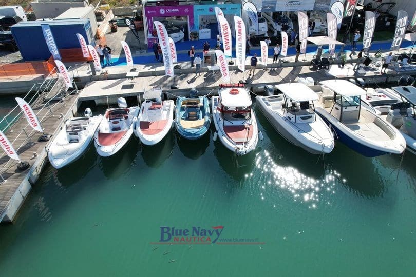 Ranieri Evo 23 - Barca Di 7,3mt (2posti Letto) - Detail View 1 Ranieri Evo 23 - Barca Di 7,3mt (2posti Letto) - Detail View 1