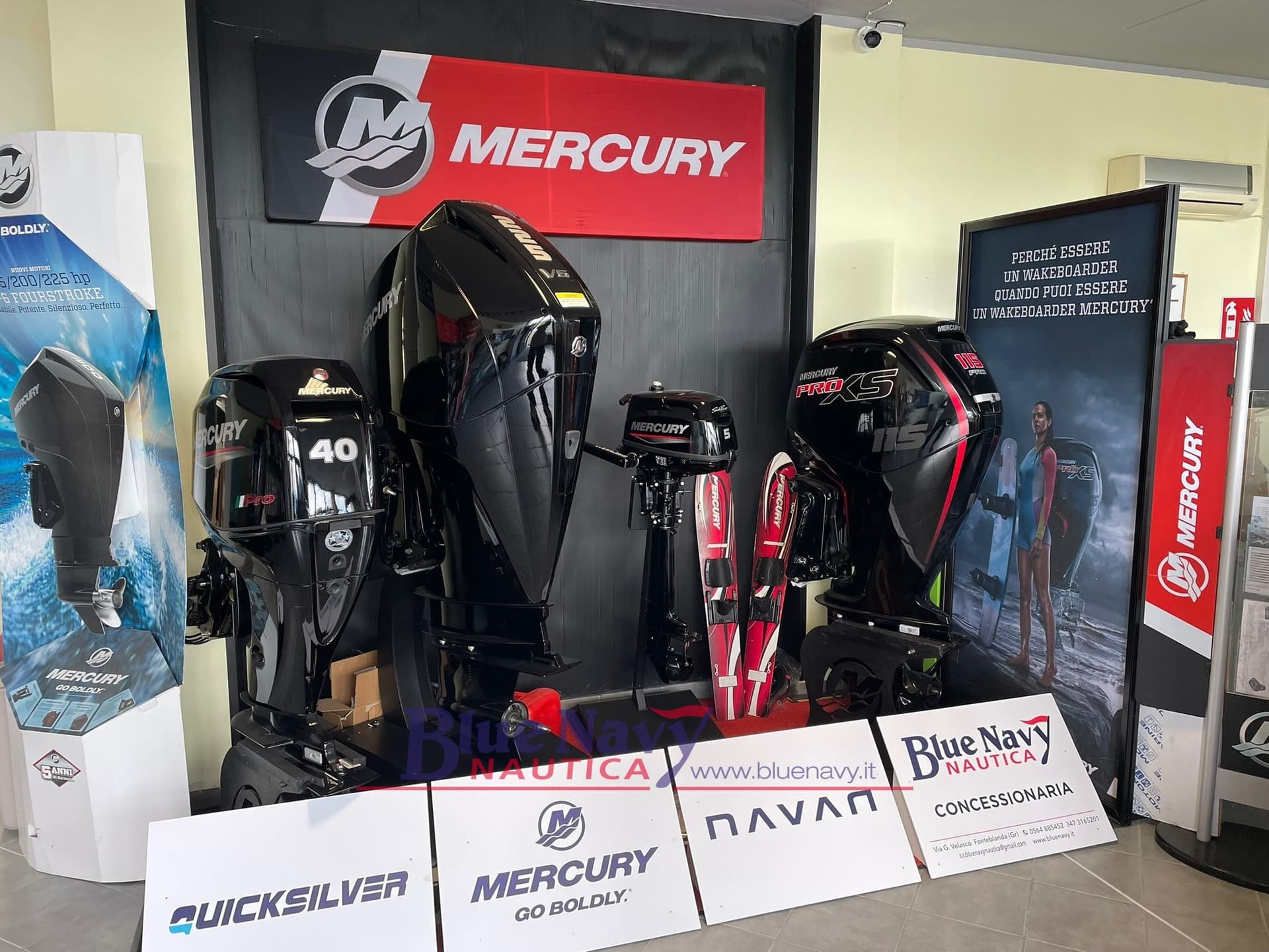 Ranieri Evo 23 - Barca Di 7,3mt (2posti Letto) - Deck View Ranieri Evo 23 - Barca Di 7,3mt (2posti Letto) - Deck View