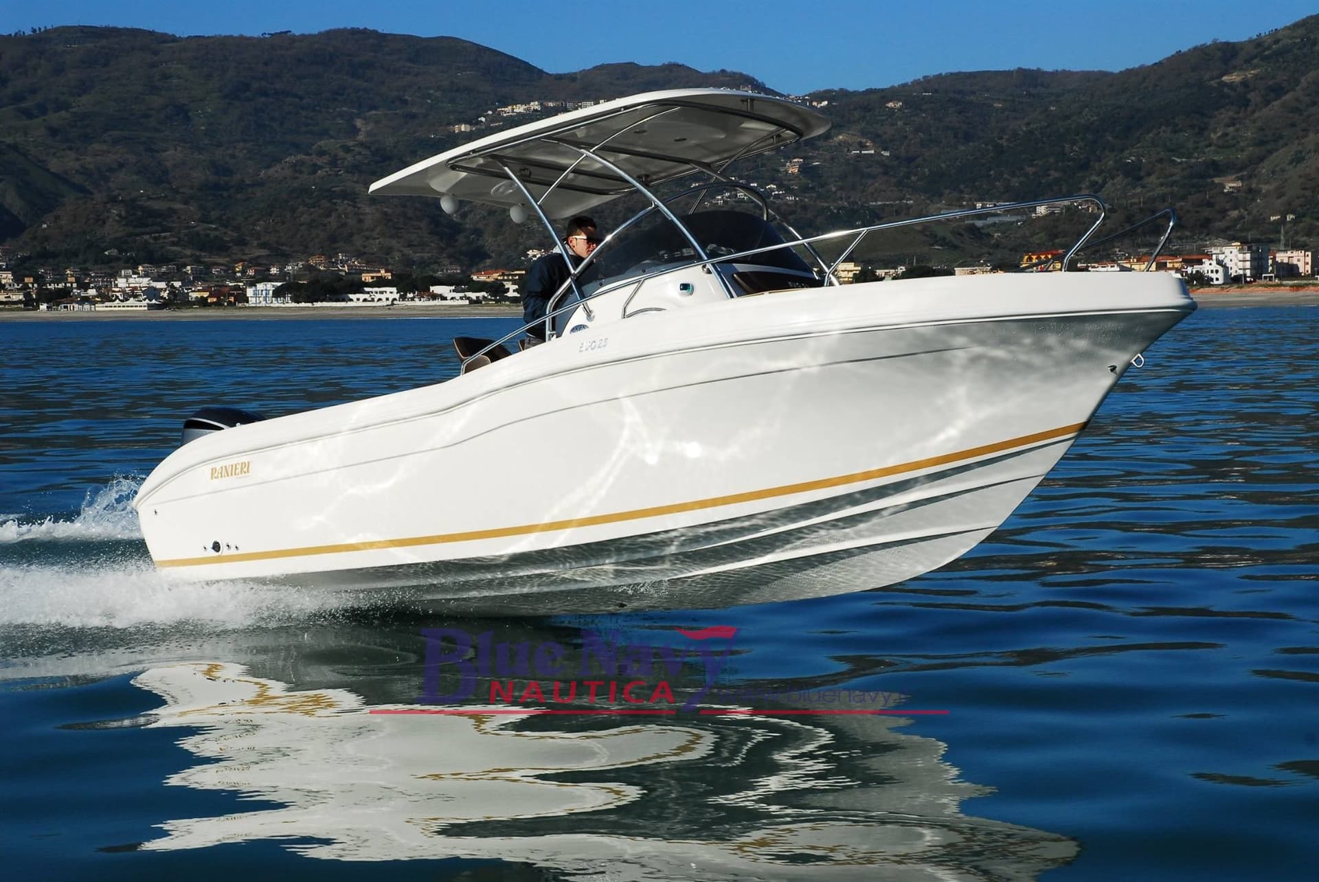 Ranieri Evo 23 - Barca Di 7,3mt (2posti Letto) - Main View Ranieri Evo 23 - Barca Di 7,3mt (2posti Letto) - Main View