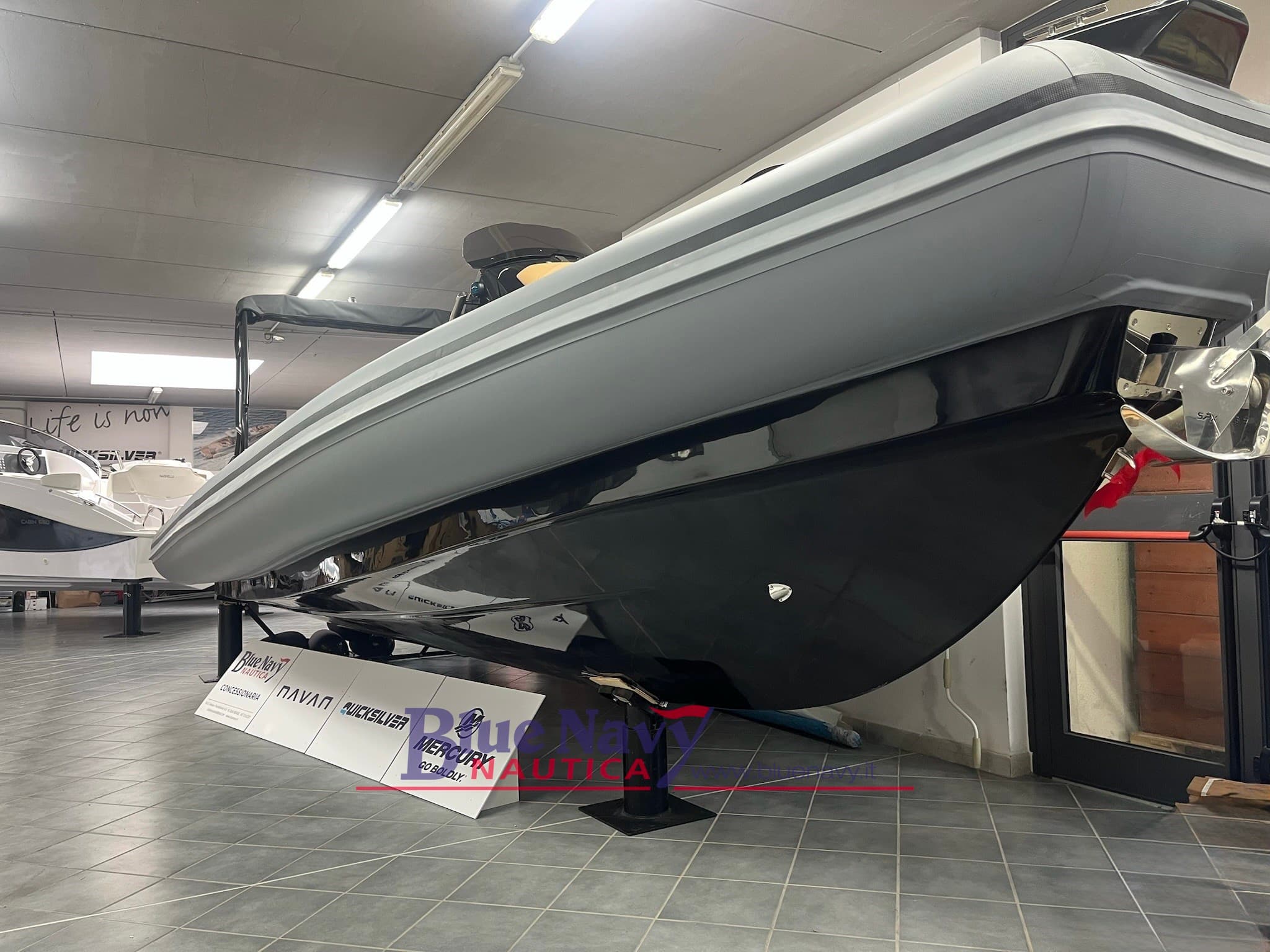 Spx 24 Sport + F250 V8 Mercury (2026) - Detail View 1 Spx 24 Sport + F250 V8 Mercury (2026) - Detail View 1