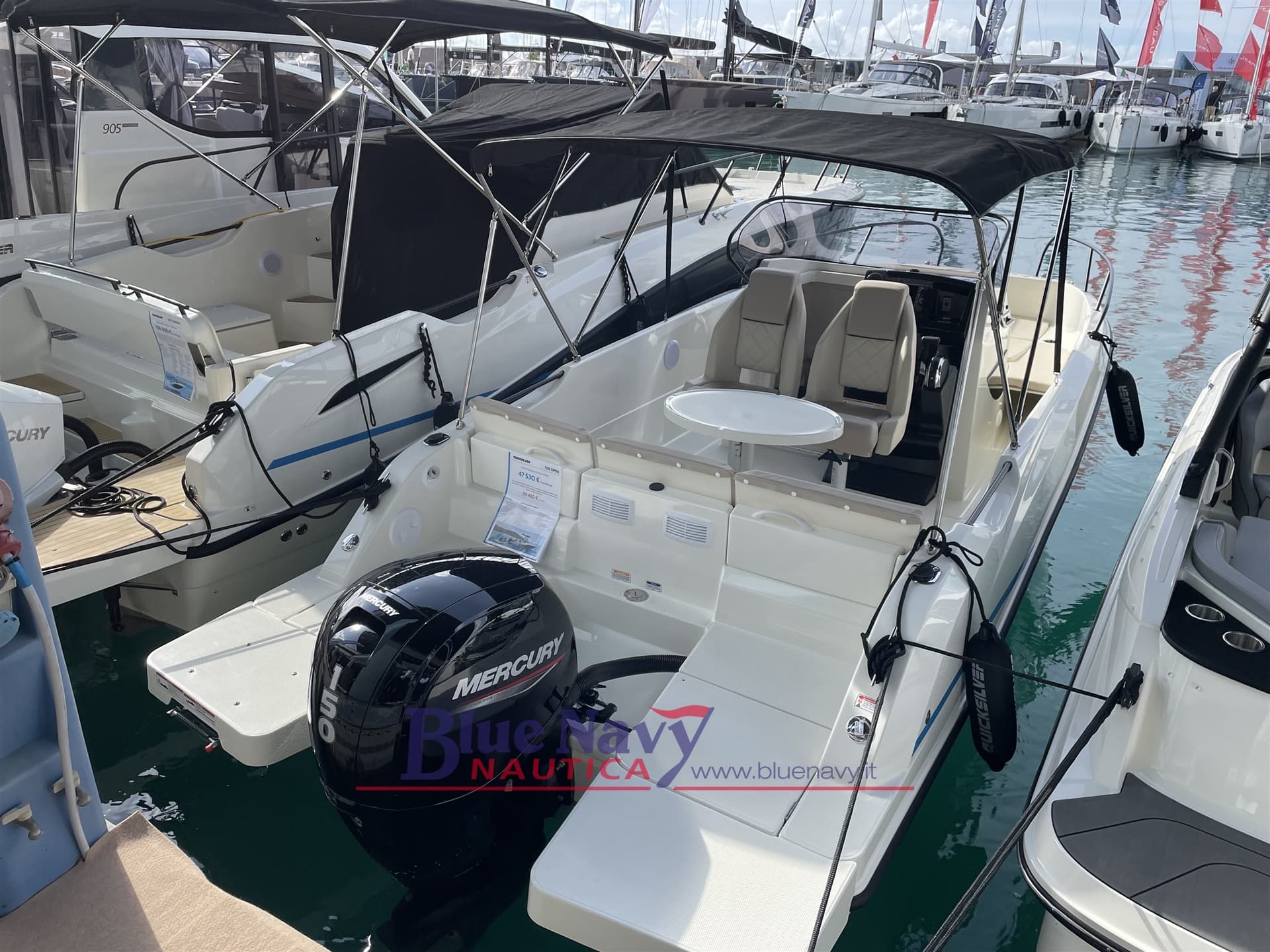 Quicksilver 705 Open - Interior View Quicksilver 705 Open - Interior View