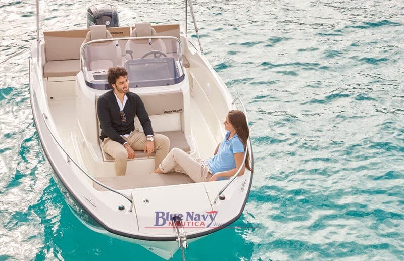 Quicksilver 605 Open (6,46mt) - Interior View Quicksilver 605 Open (6,46mt) - Interior View