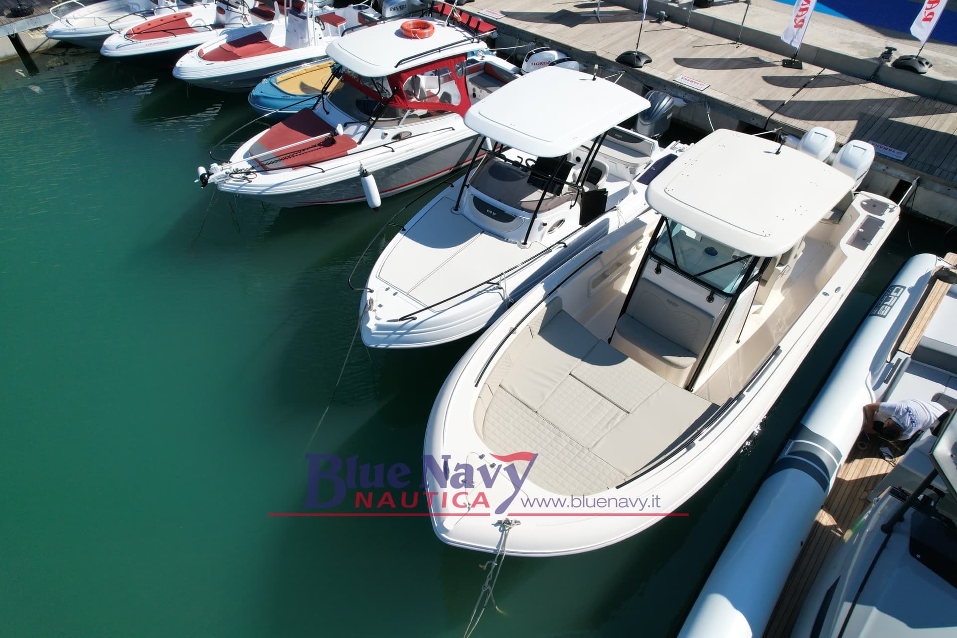 Ranieri R32 - Main View Ranieri R32 - Main View