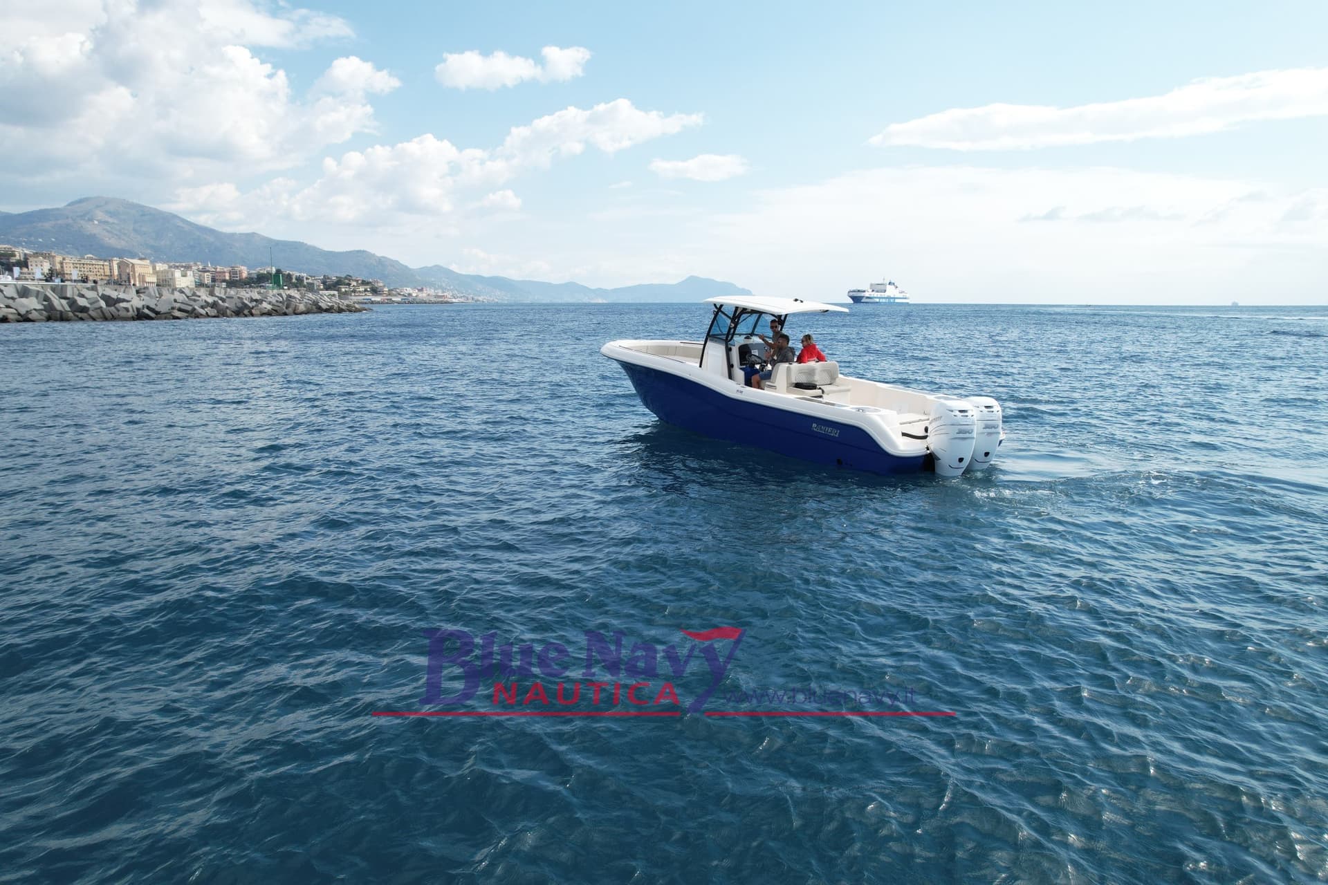 Ranieri R32 - Deck View Ranieri R32 - Deck View