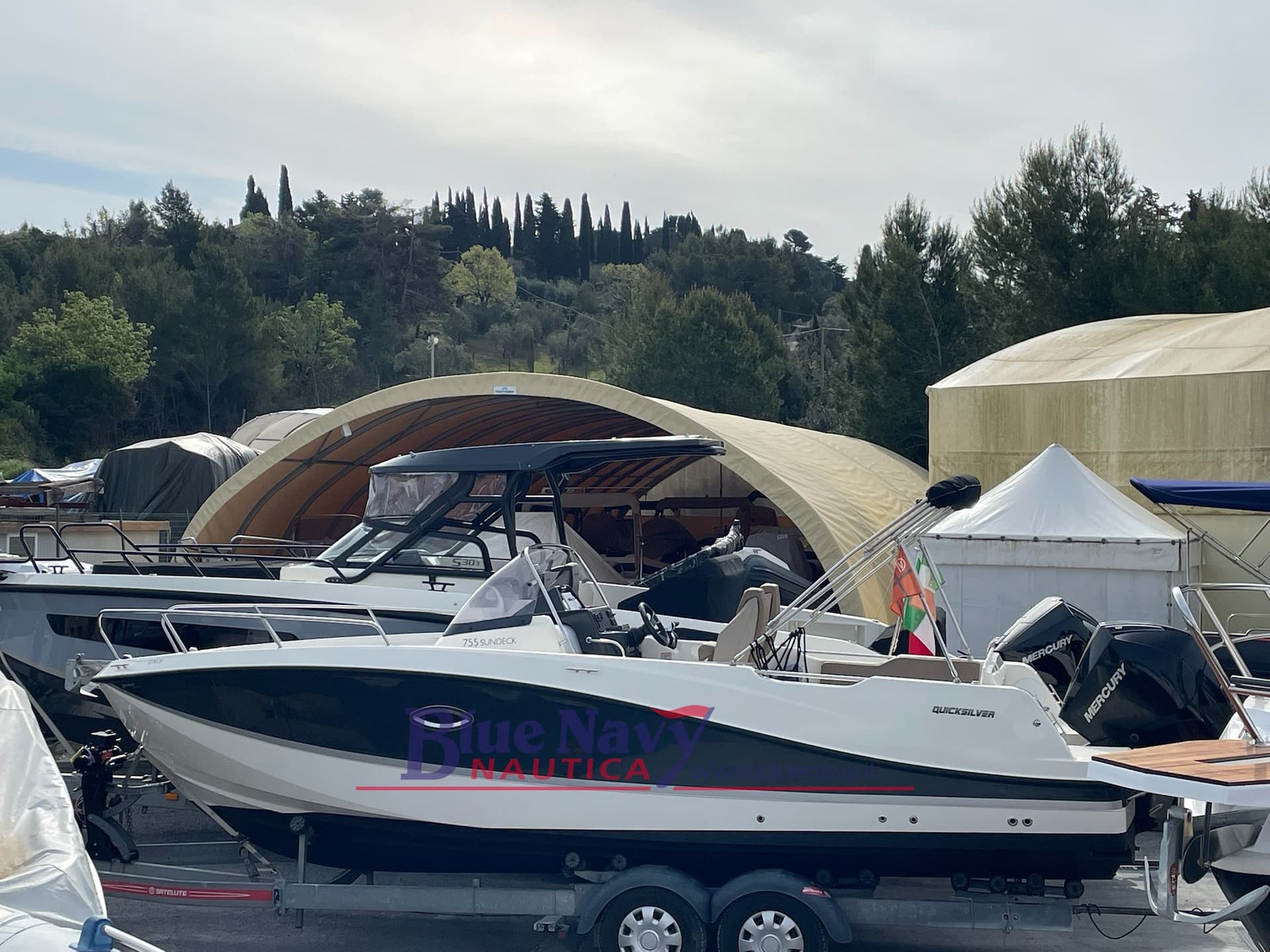 Quicksilver 755 Sundeck (2 Posti Letto) - Main View Quicksilver 755 Sundeck (2 Posti Letto) - Main View