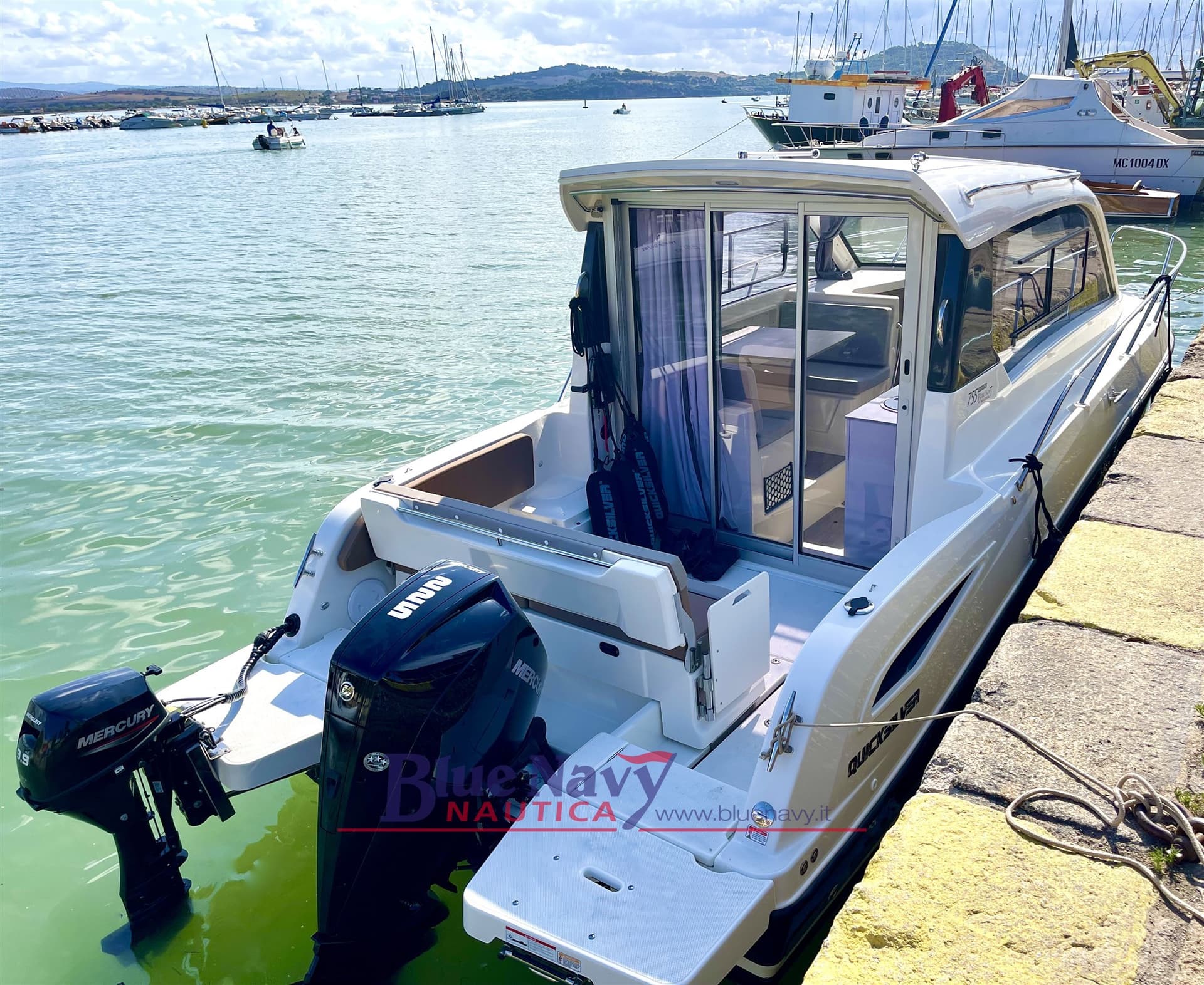 Quicksilver 805 Weekend - 7,76mt Con 4 Posti Letto - Interior View Quicksilver 805 Weekend - 7,76mt Con 4 Posti Letto - Interior View