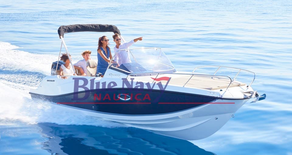 Quicksilver 675 Sundeck (7,16mt - 2 Postiletto) - Main View Quicksilver 675 Sundeck (7,16mt - 2 Postiletto) - Main View