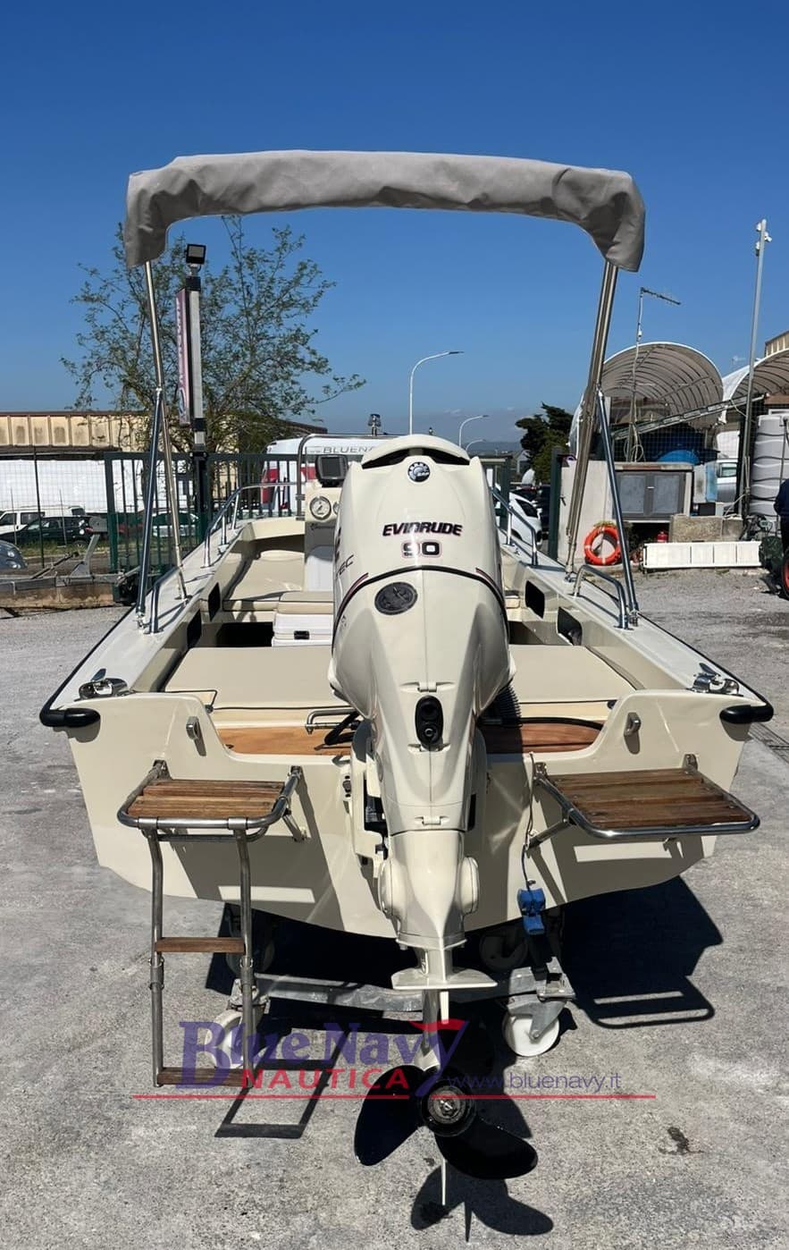 Boston Whaler 17 Montauk + Evinrude E Tec 90cv 2026 usato - dettaglio 3