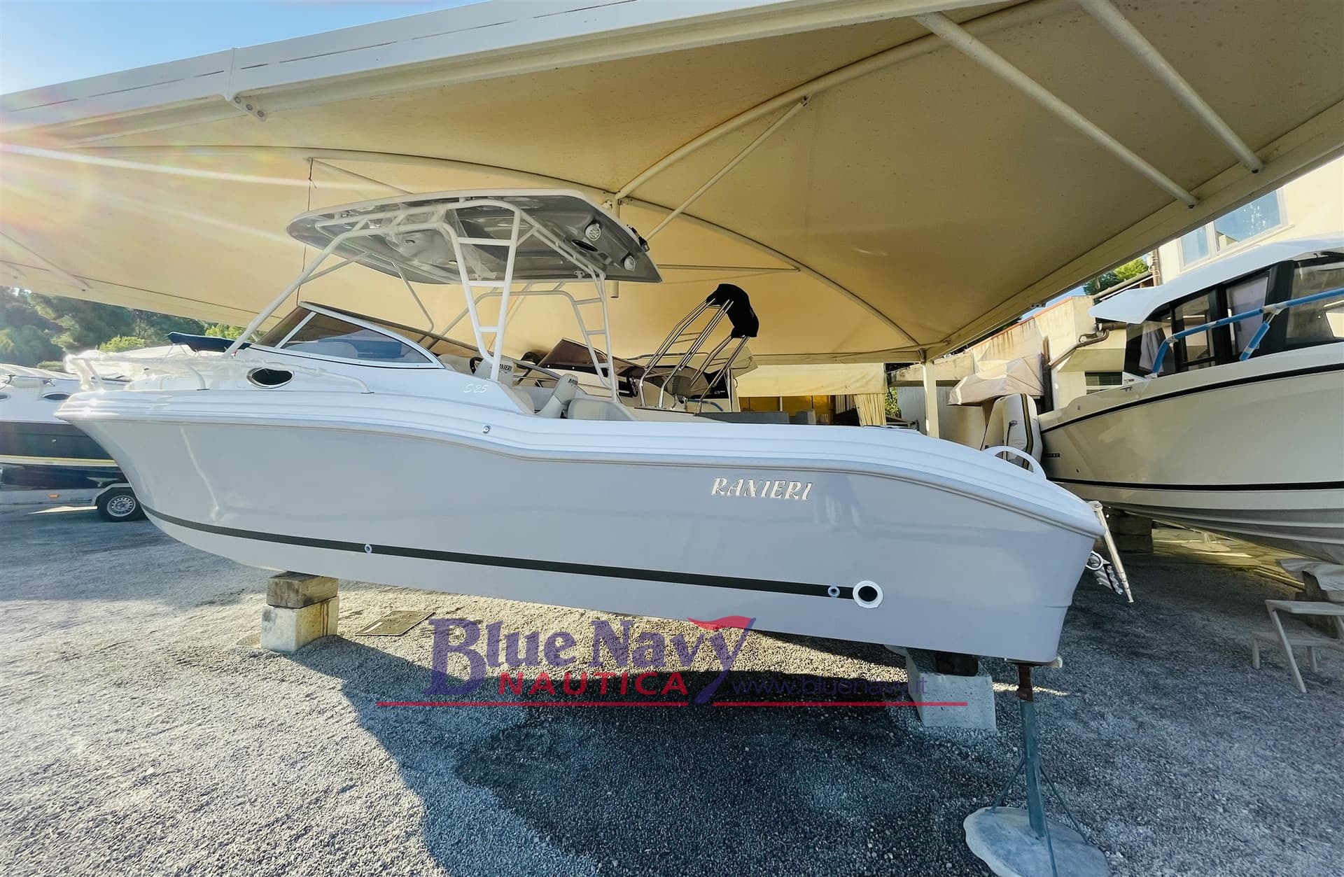 Ranieri S25 Sportfish Cabinato 7,55mt - Interior View Ranieri S25 Sportfish Cabinato 7,55mt - Interior View