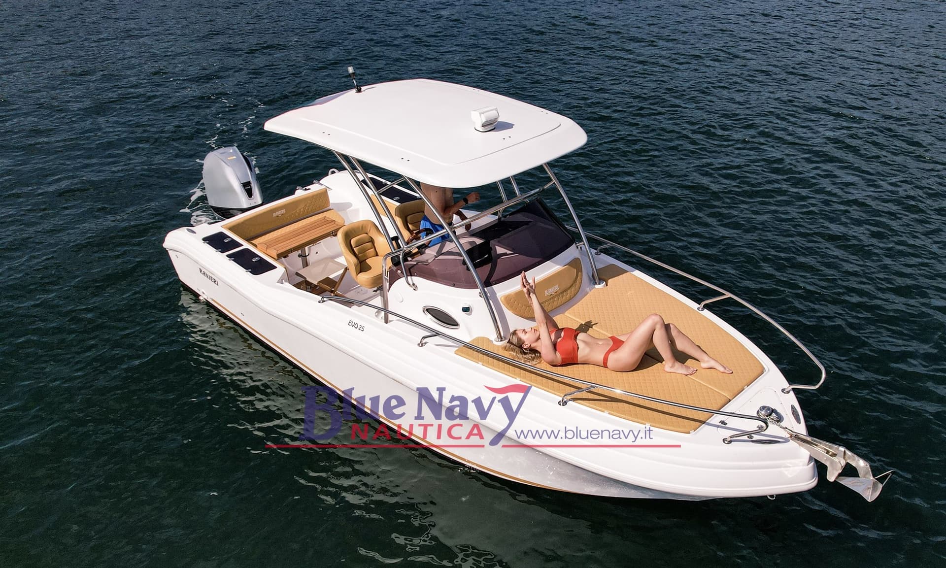 Ranieri Evo 25 - Cabinato Di 7,55mt 2 Postiletto - Main View Ranieri Evo 25 - Cabinato Di 7,55mt 2 Postiletto - Main View