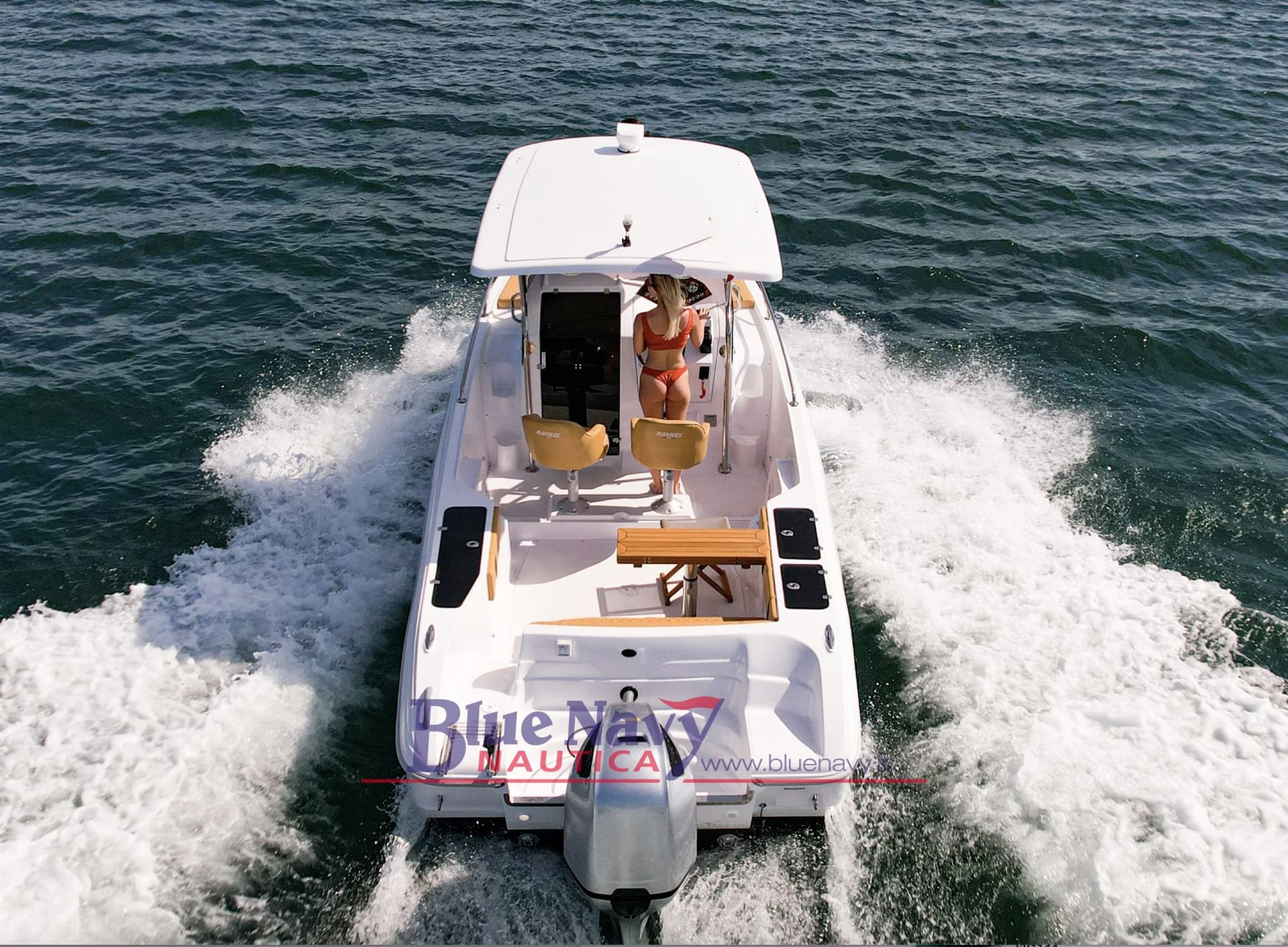 Ranieri Evo 25 - Cabinato Di 7,55mt 2 Postiletto - Deck View Ranieri Evo 25 - Cabinato Di 7,55mt 2 Postiletto - Deck View