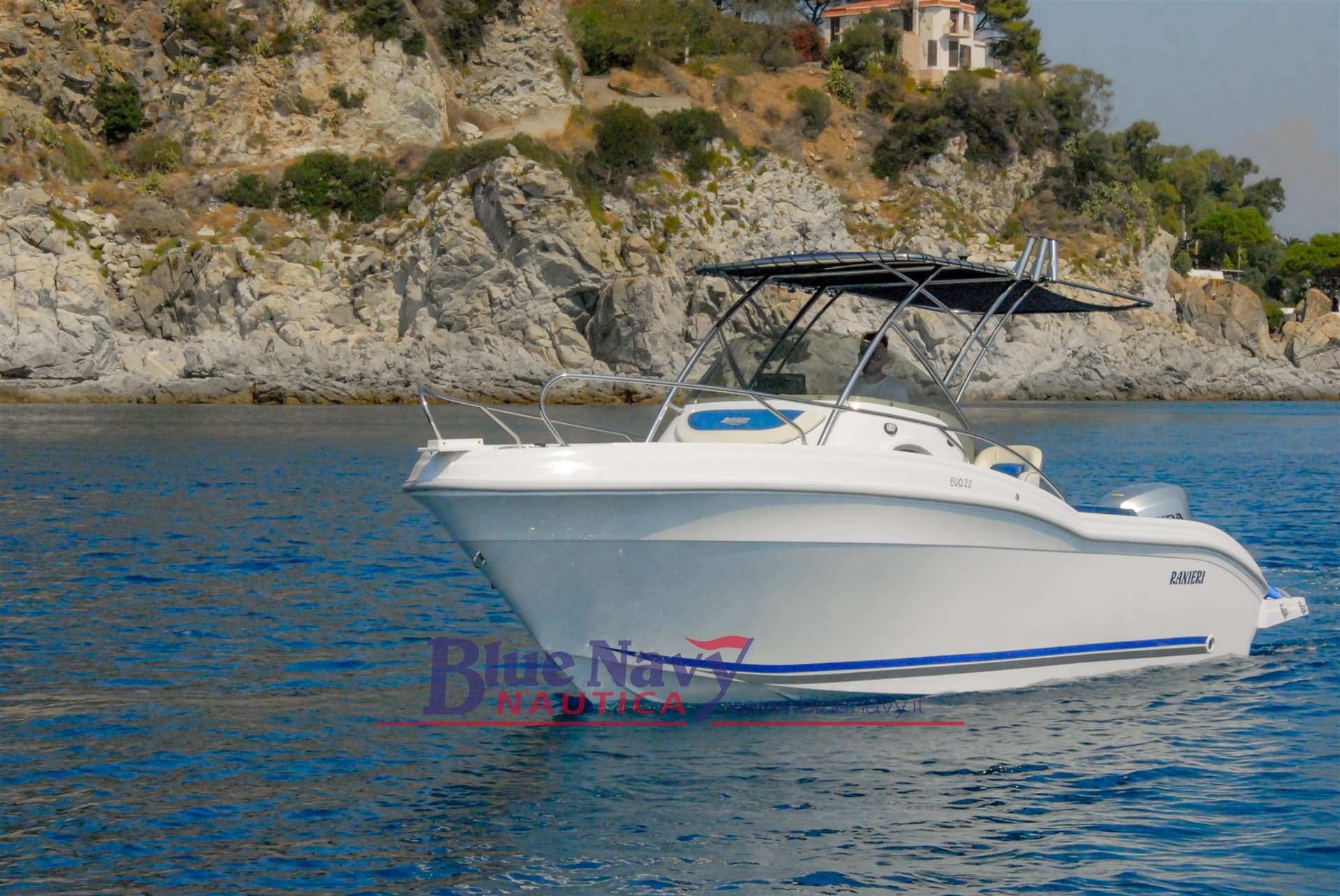 Ranieri Boat Evo 22 - Cabinato Di 6,75mt - Deck View Ranieri Boat Evo 22 - Cabinato Di 6,75mt - Deck View