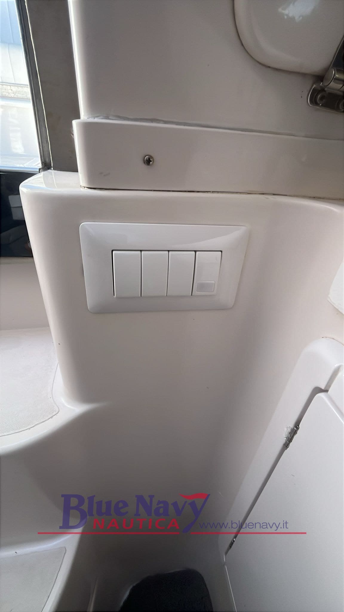 Abbate Tullio Elite 33 + 2x200 Volvo Penta turbo diesel usato - foto hero 20