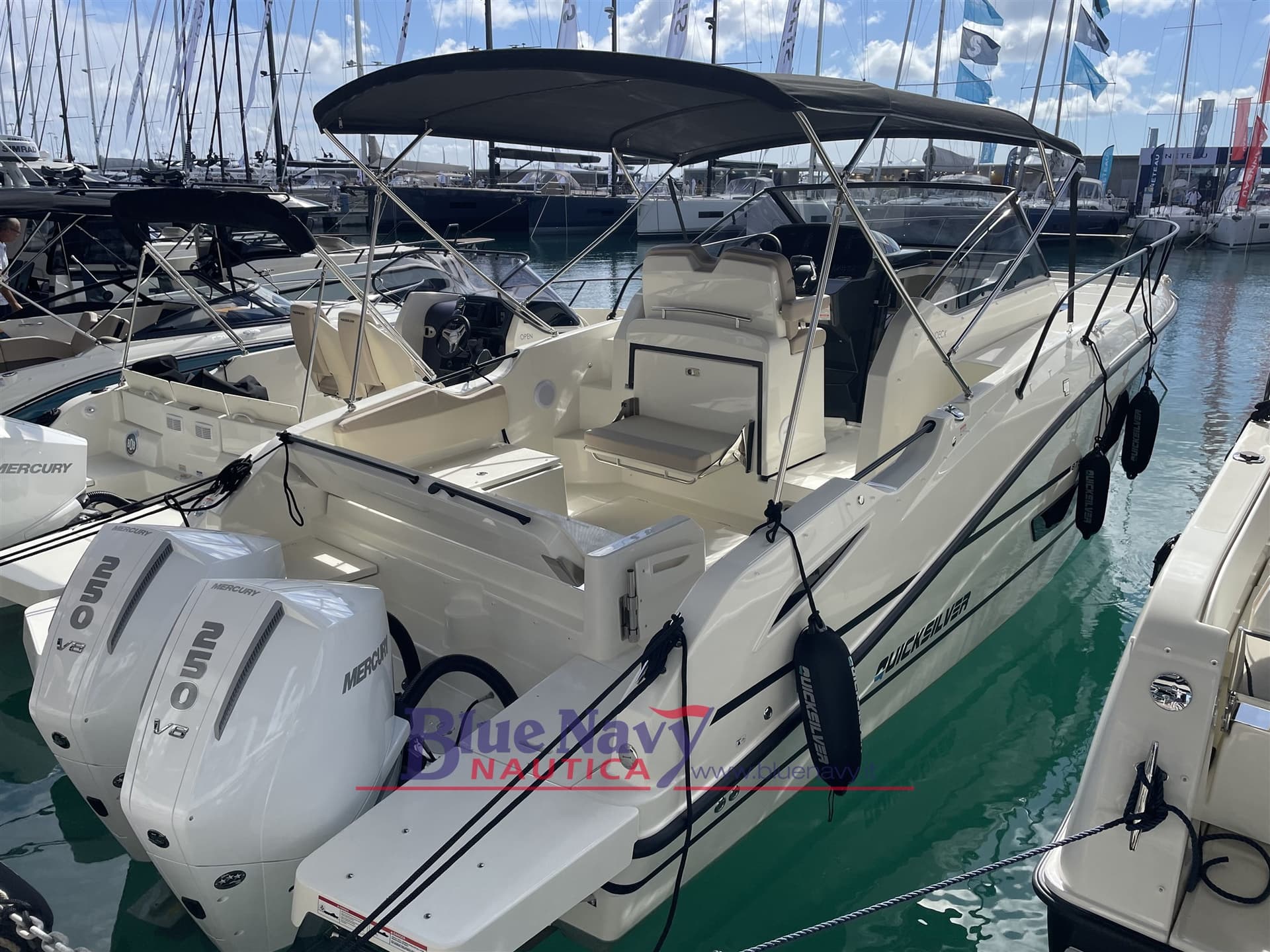 Quicksilver 875 Sundeck - Demo Del Salone Genova 2025 - Main View Quicksilver 875 Sundeck - Demo Del Salone Genova 2025 - Main View