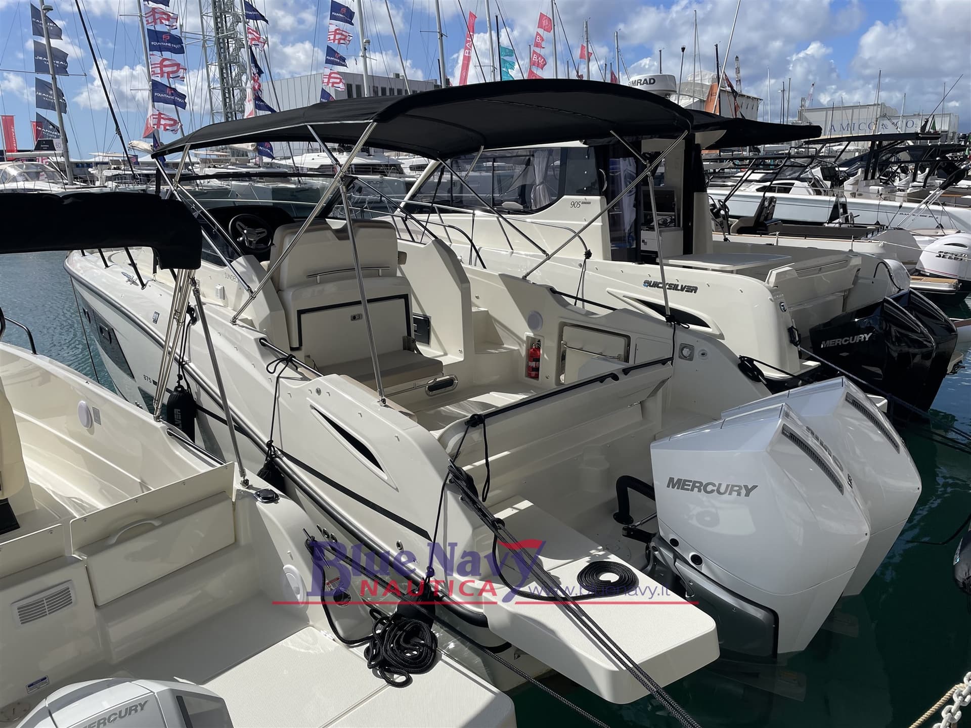 Quicksilver 875 Sundeck - Demo Del Salone Genova 2025 - Detail View 1 Quicksilver 875 Sundeck - Demo Del Salone Genova 2025 - Detail View 1