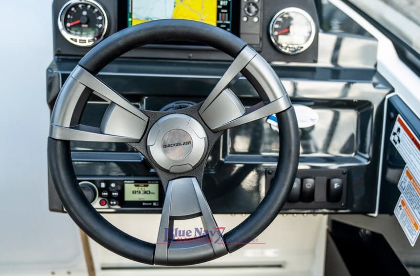 Quicksilver 605 Cruiser (2postiletto) - Deck View Quicksilver 605 Cruiser (2postiletto) - Deck View