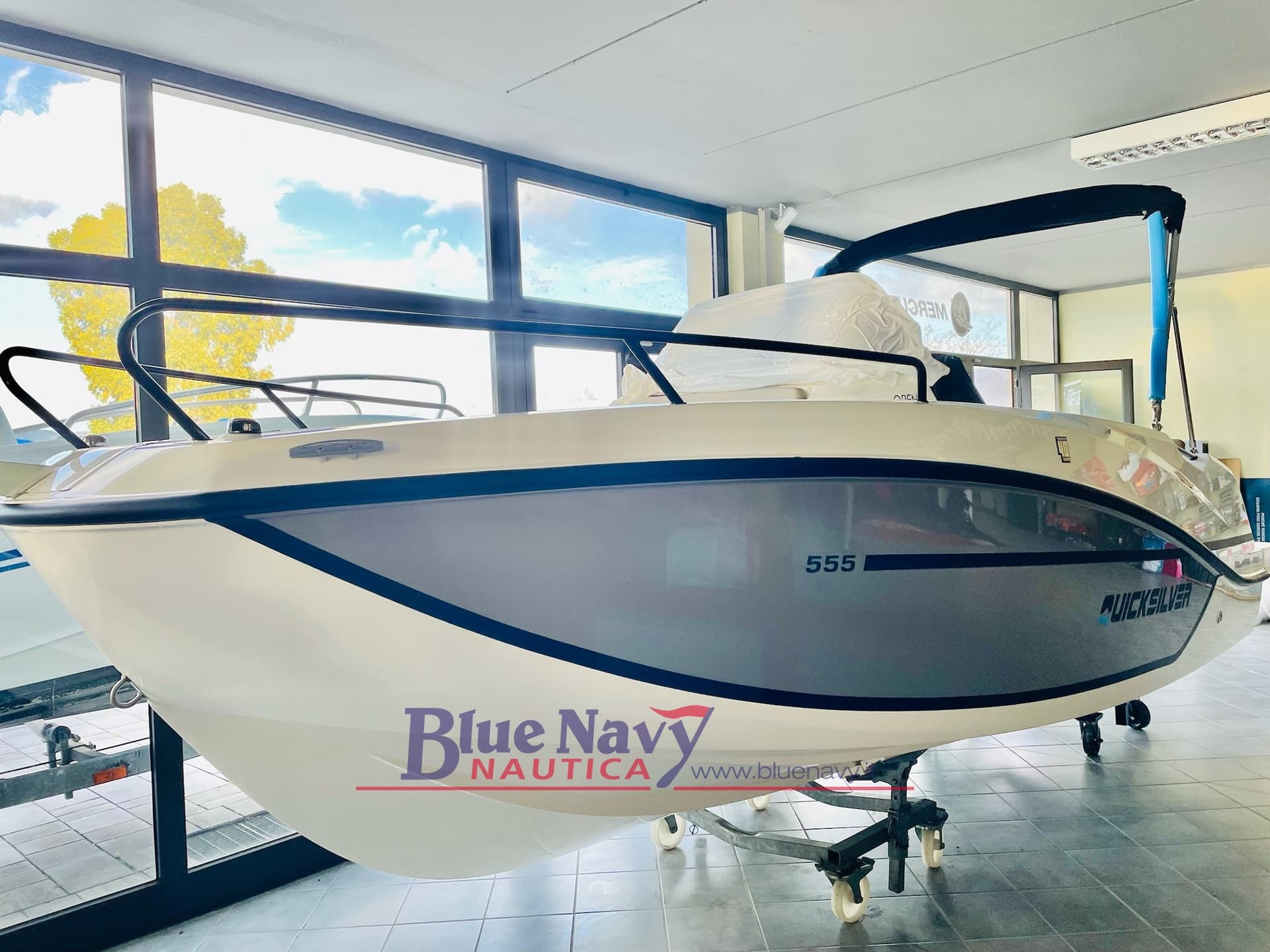 Quicksilver 555 Open (5,84mt)-Pronta Consegna - Deck View Quicksilver 555 Open (5,84mt)-Pronta Consegna - Deck View