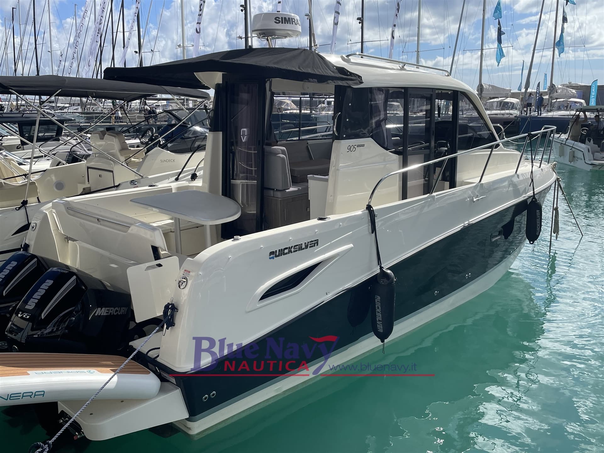 Quicksilver 905 Weekend - Detail View 1 Quicksilver 905 Weekend - Detail View 1