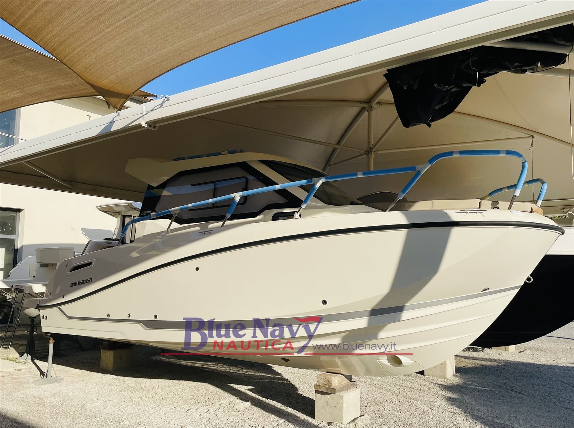 Quicksilver 705 Weekend (7,37mt) in Stock ! usato - foto hero 3