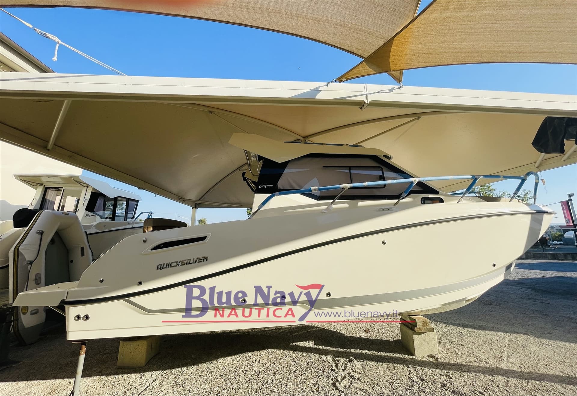 Quicksilver 705 Weekend (7,37mt) - Deck View Quicksilver 705 Weekend (7,37mt) - Deck View